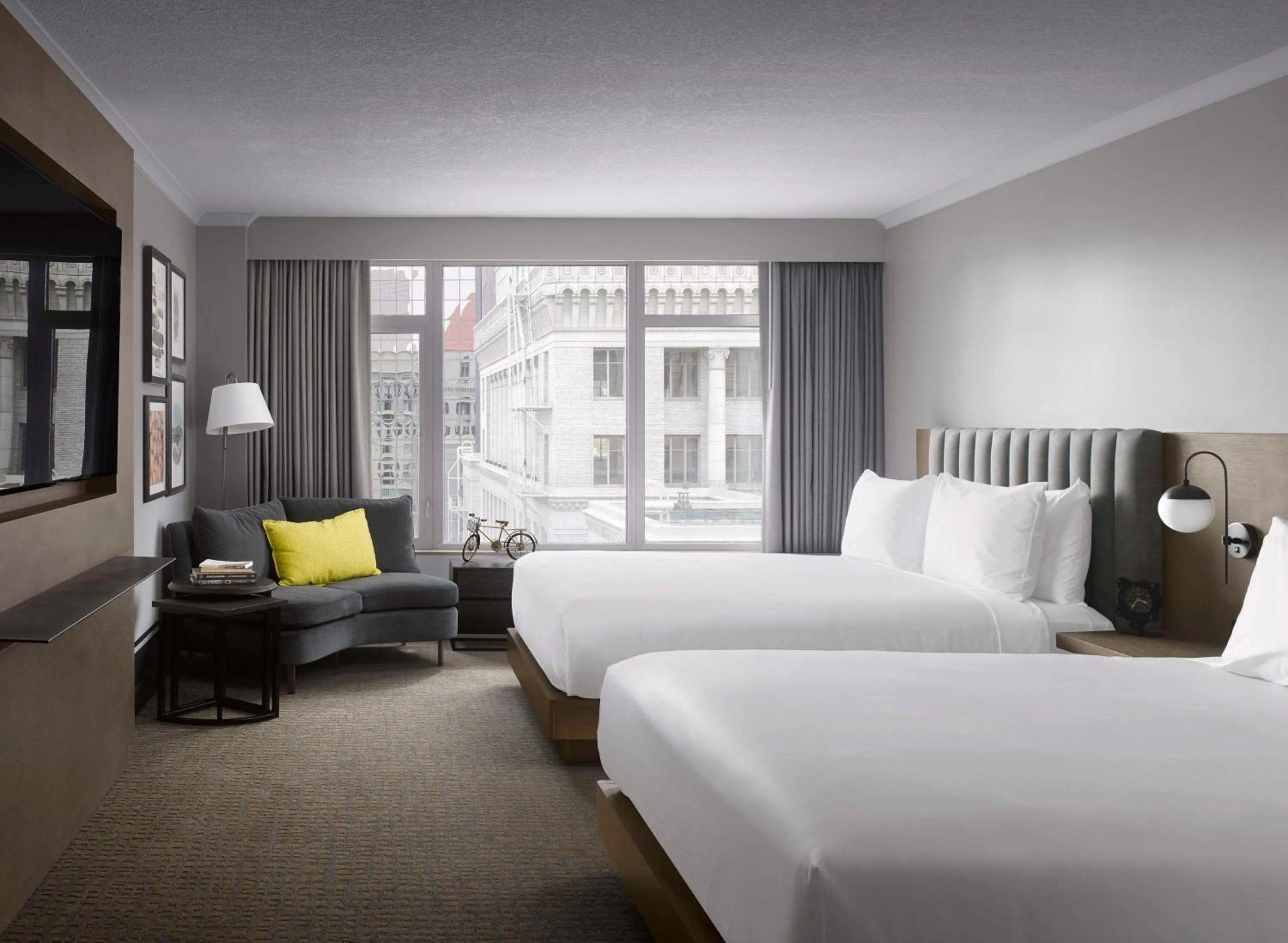 Bedroom, Bed in The Duniway Portland, A Hilton Hotel