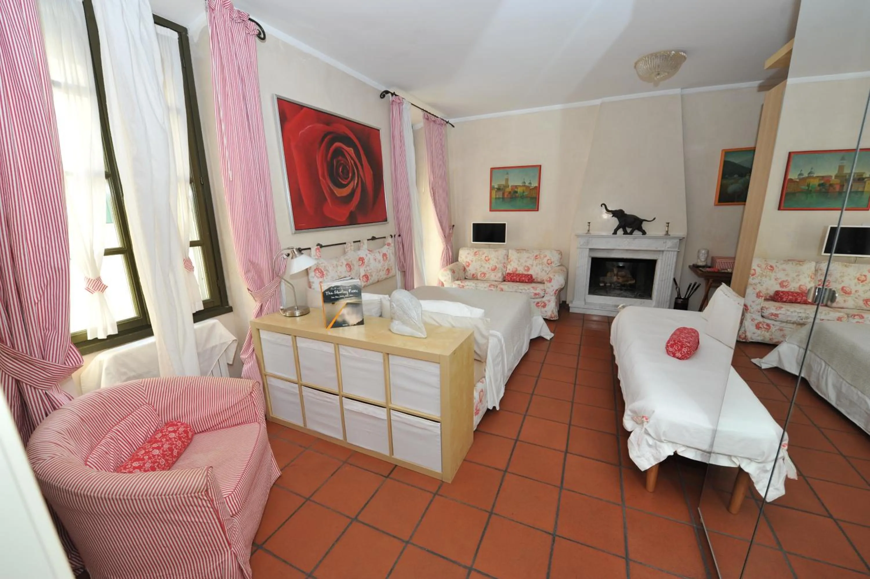 Photo of the whole room, Bed in Porta Medievale del Campo