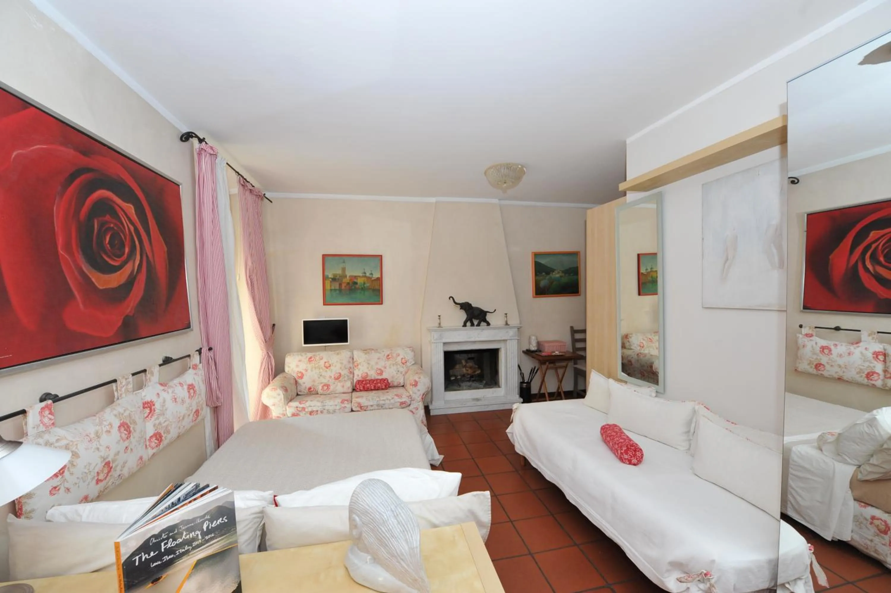 Photo of the whole room, Bed in Porta Medievale del Campo