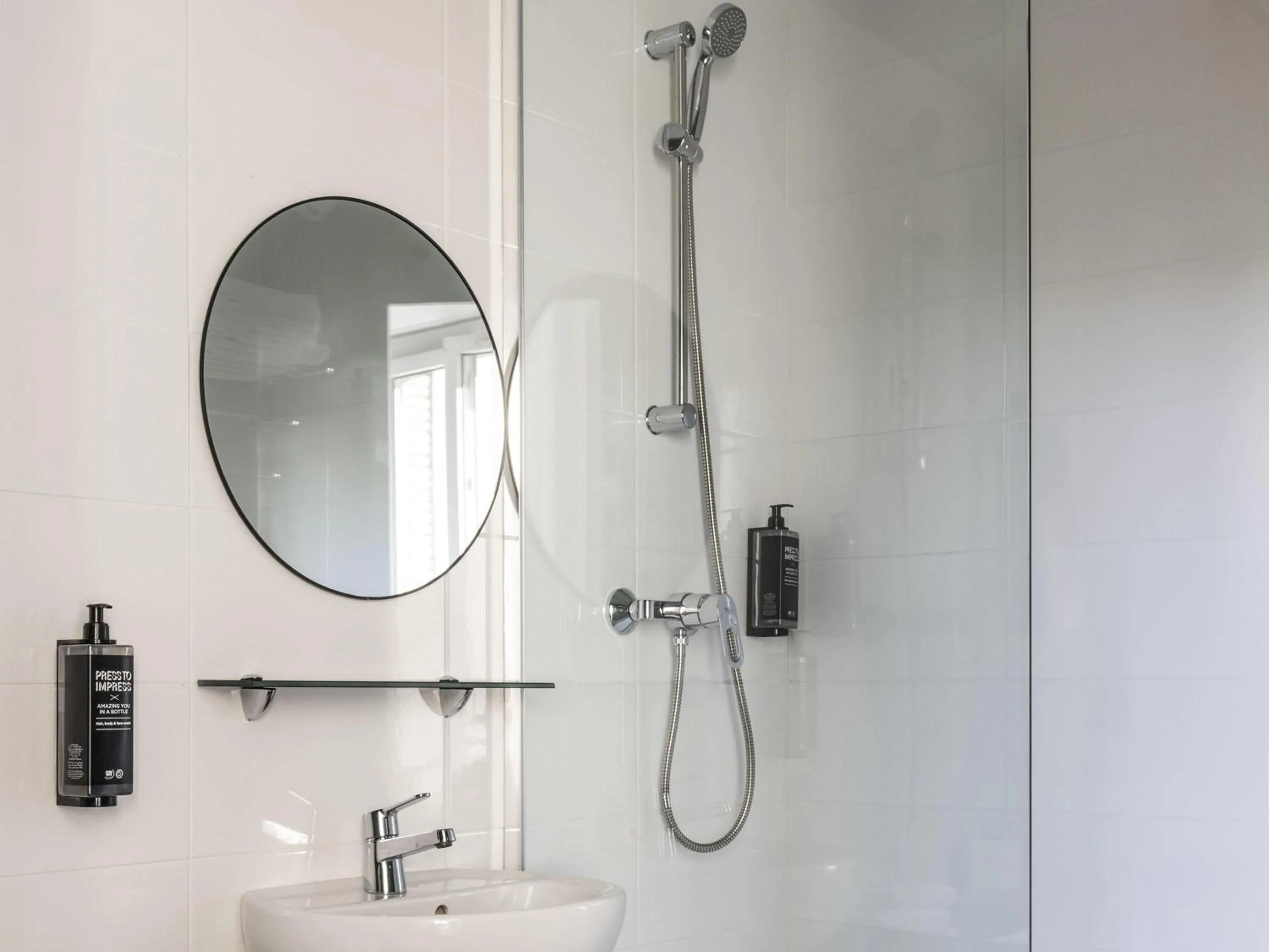 Bedroom in ibis Styles Asnieres Centre