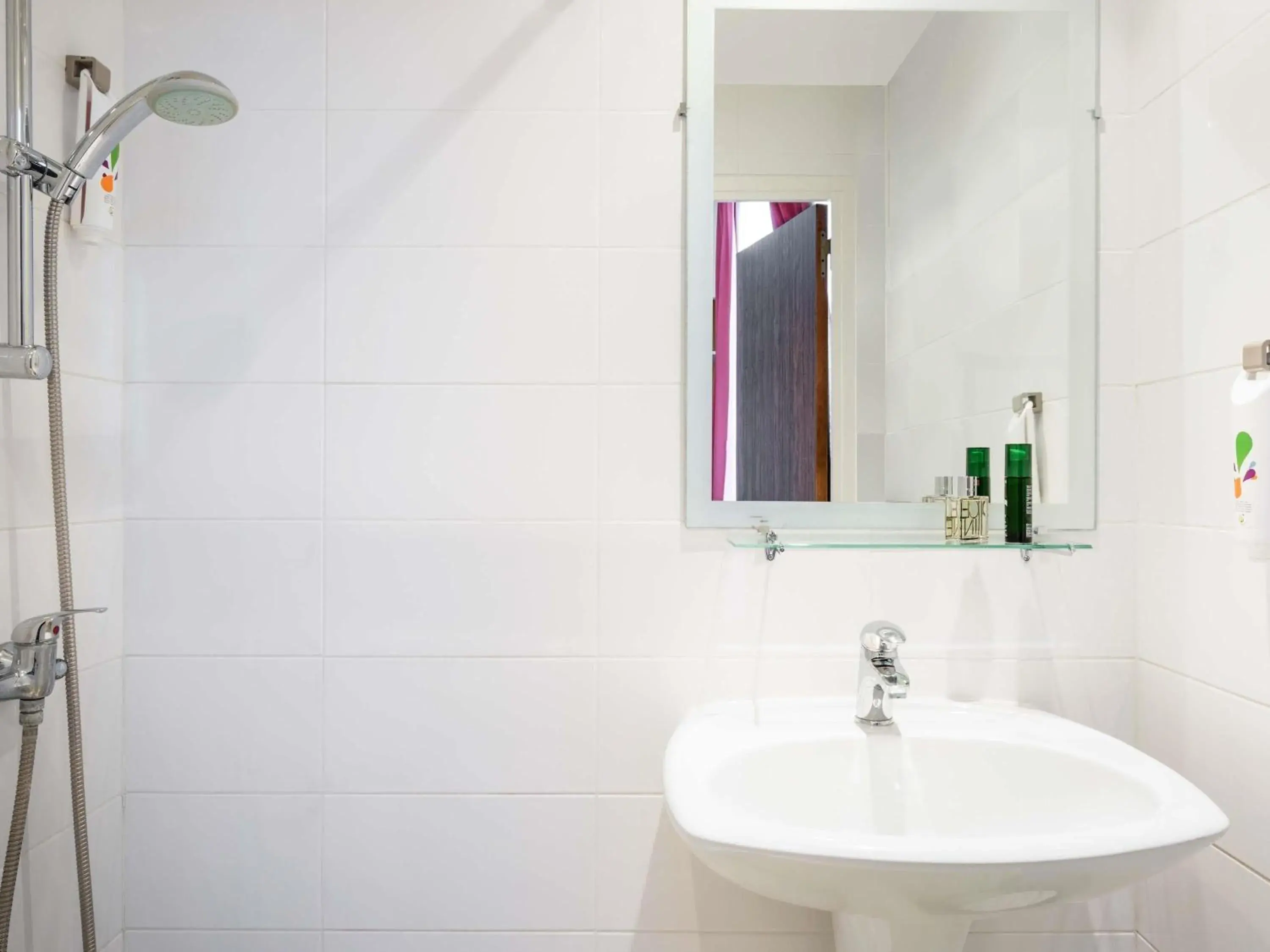 Bedroom in ibis Styles Asnieres Centre Bedroom in ibis Styles Asnieres Centre