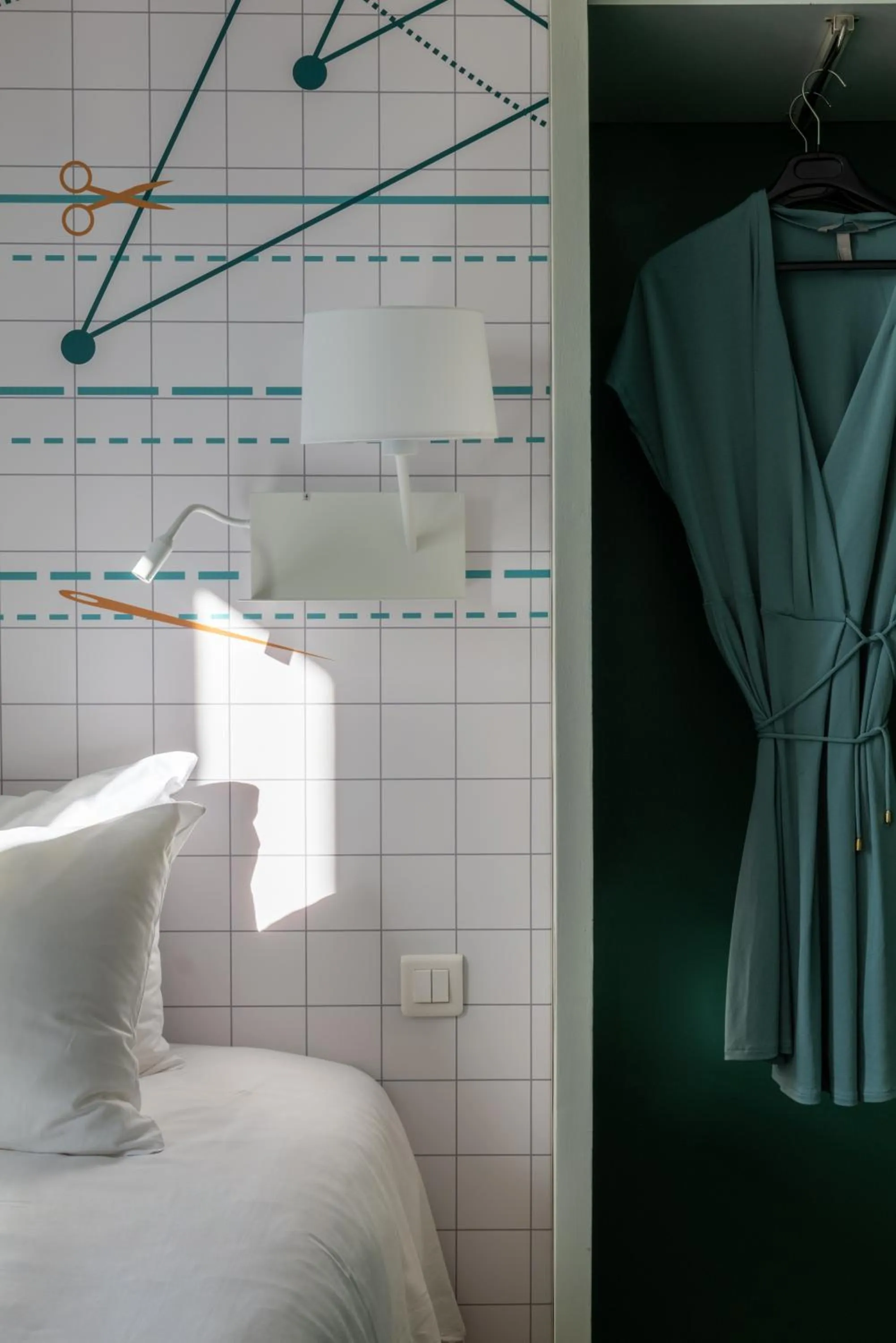 Bed in ibis Styles Asnieres Centre