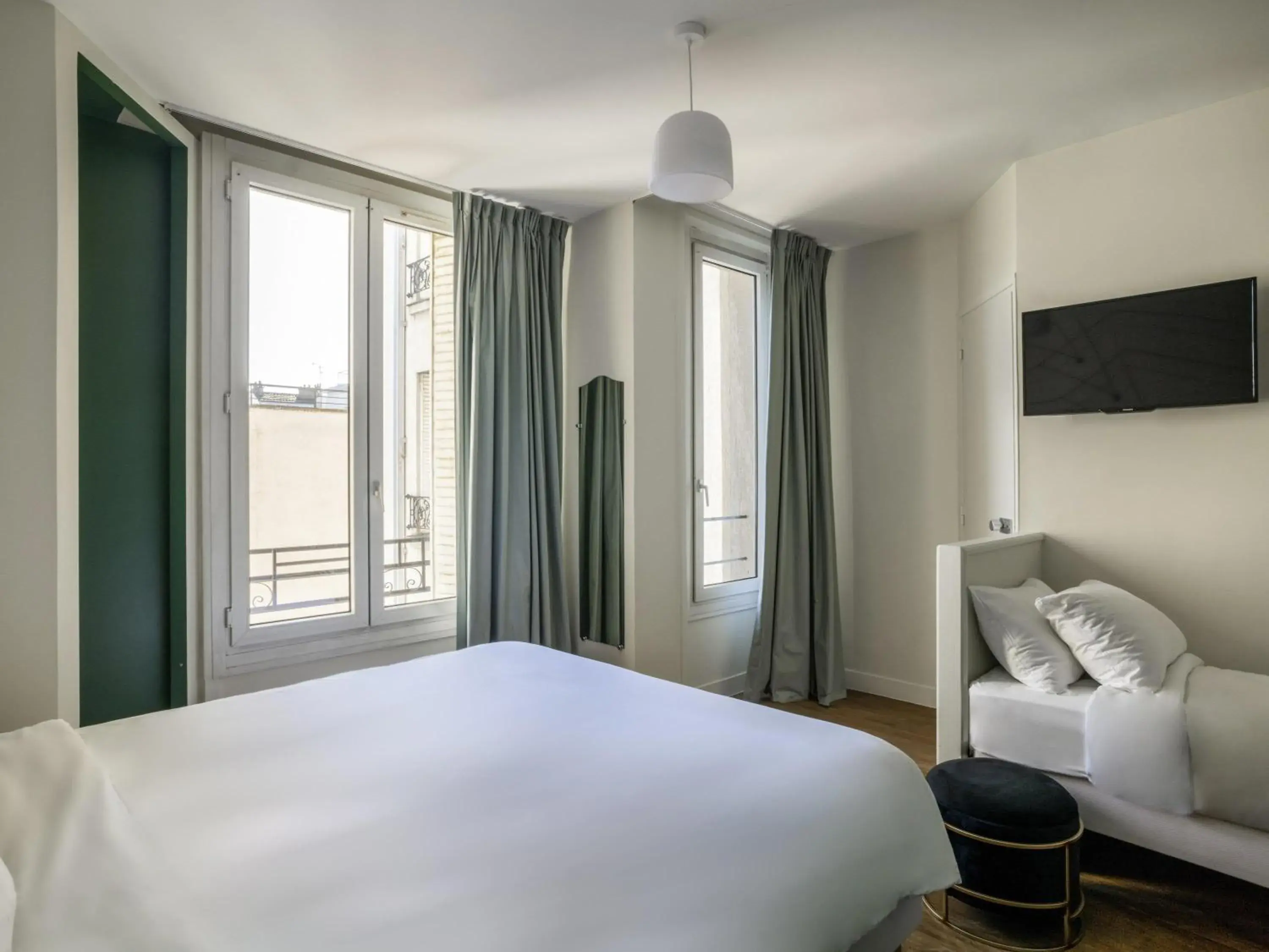 Bedroom, Bed in ibis Styles Asnieres Centre Bedroom, Bed in ibis Styles Asnieres Centre