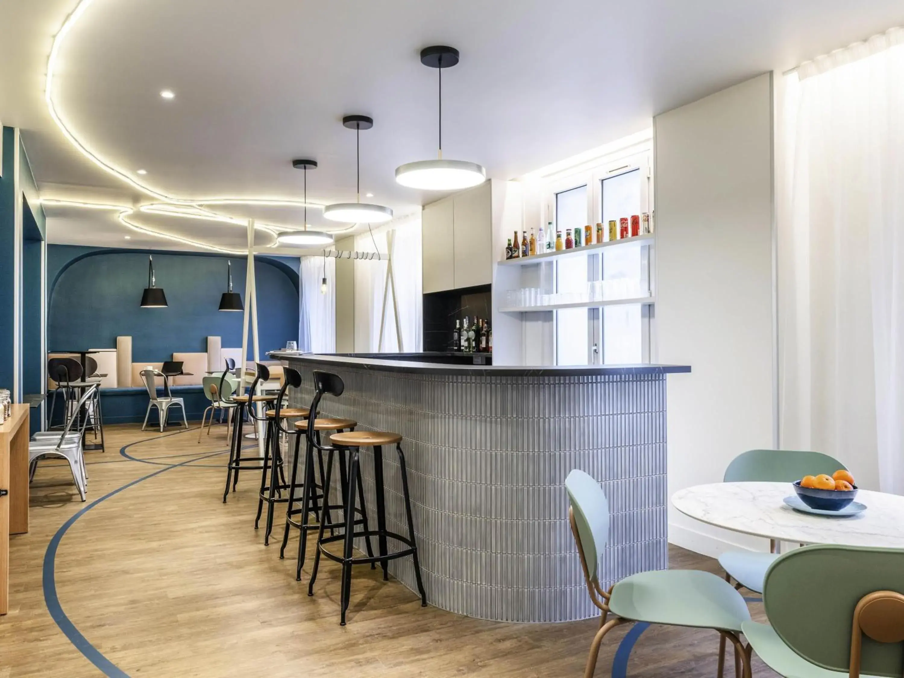 Lounge or bar in ibis Styles Asnieres Centre Lounge or bar in ibis Styles Asnieres Centre