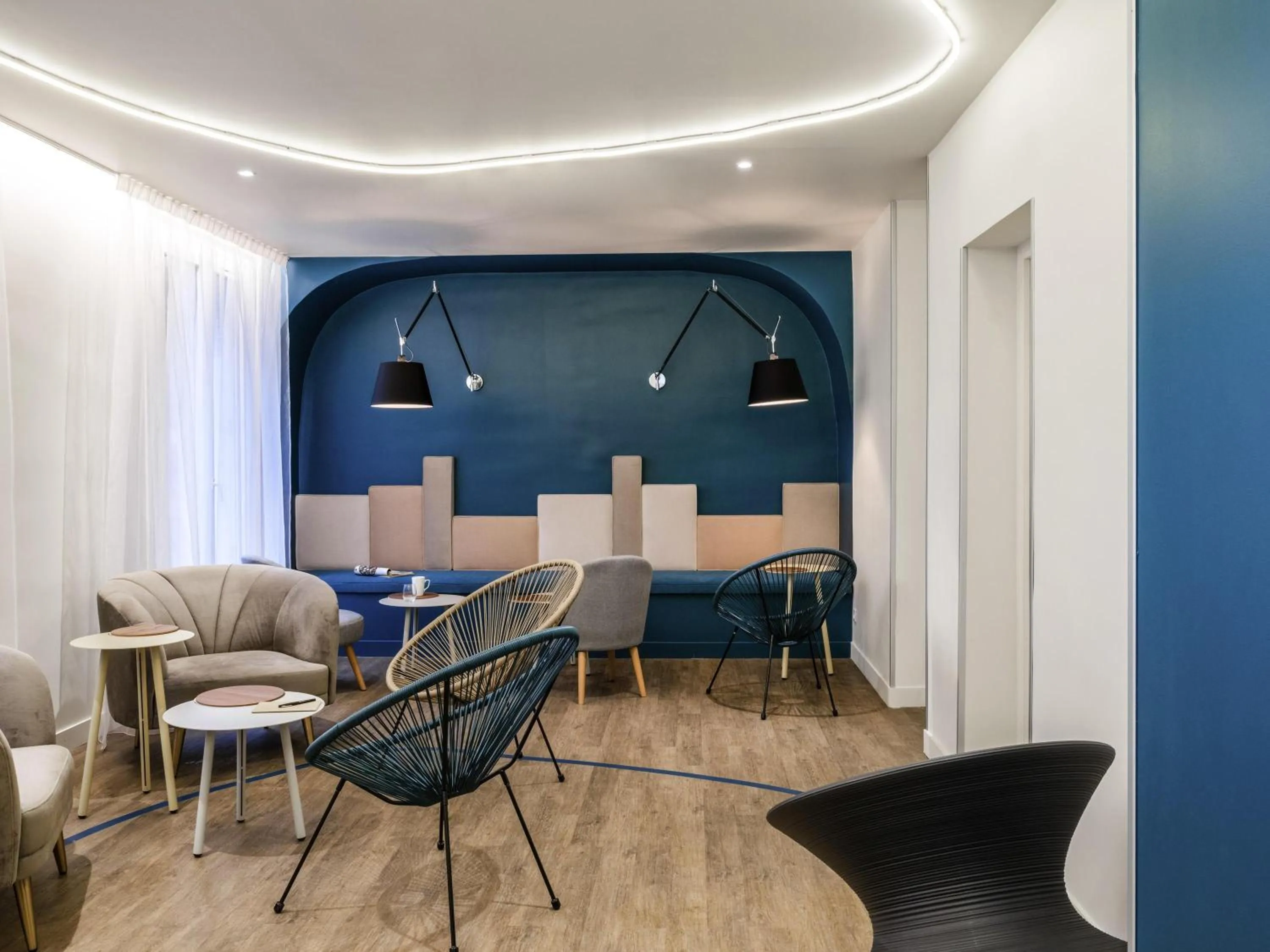 Property building in ibis Styles Asnieres Centre