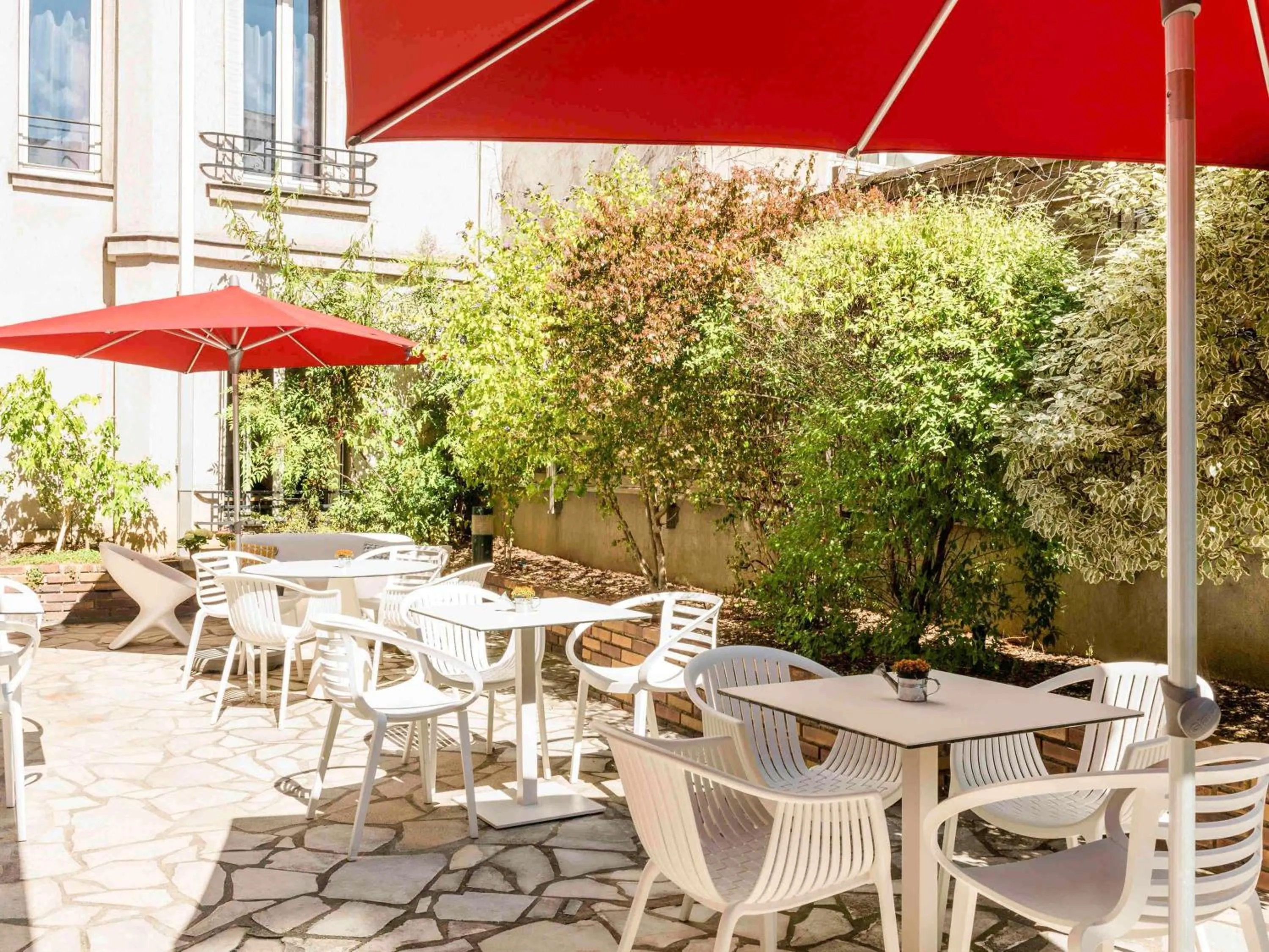 Property building in ibis Styles Asnieres Centre