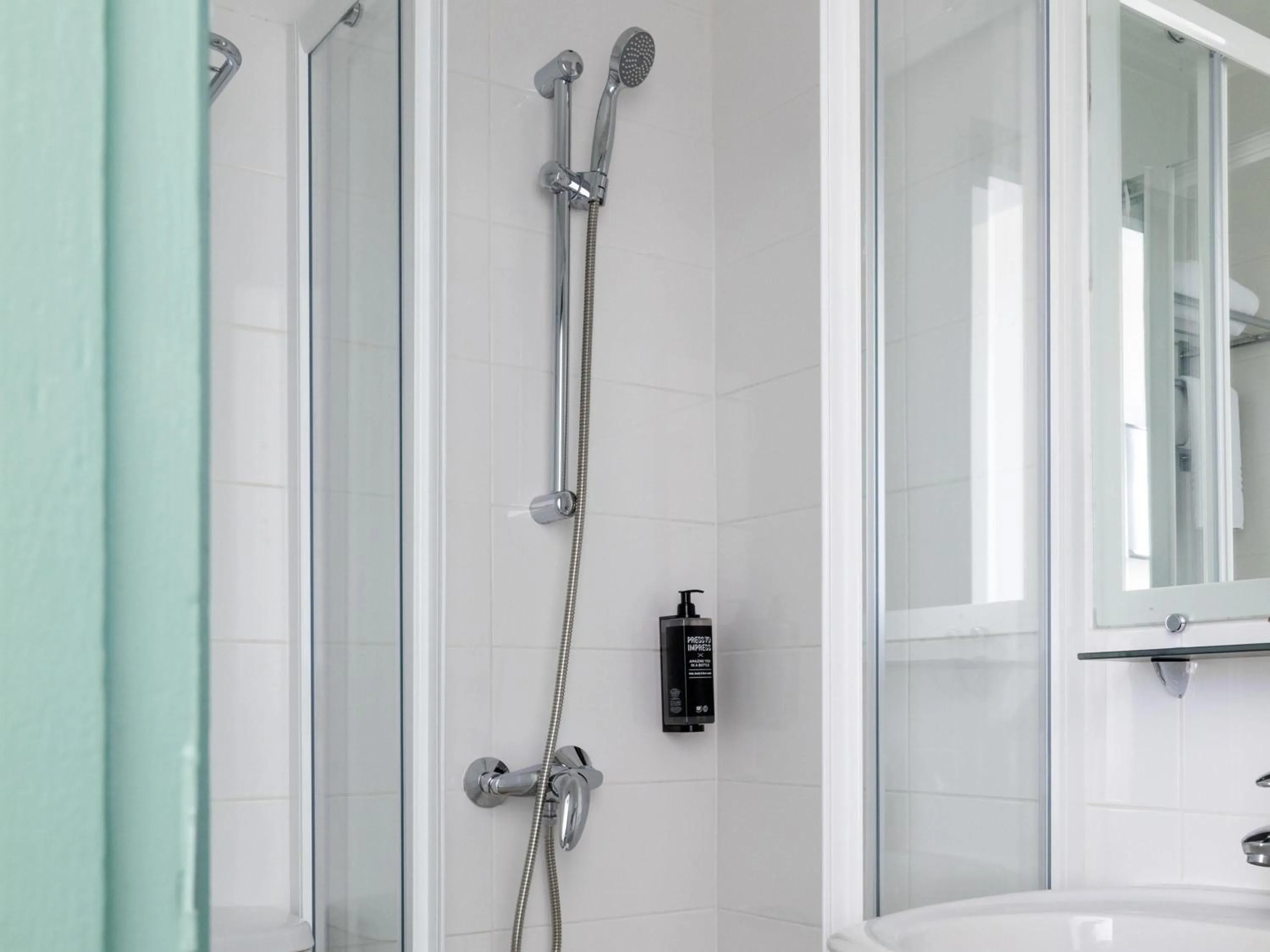 Bedroom in ibis Styles Asnieres Centre