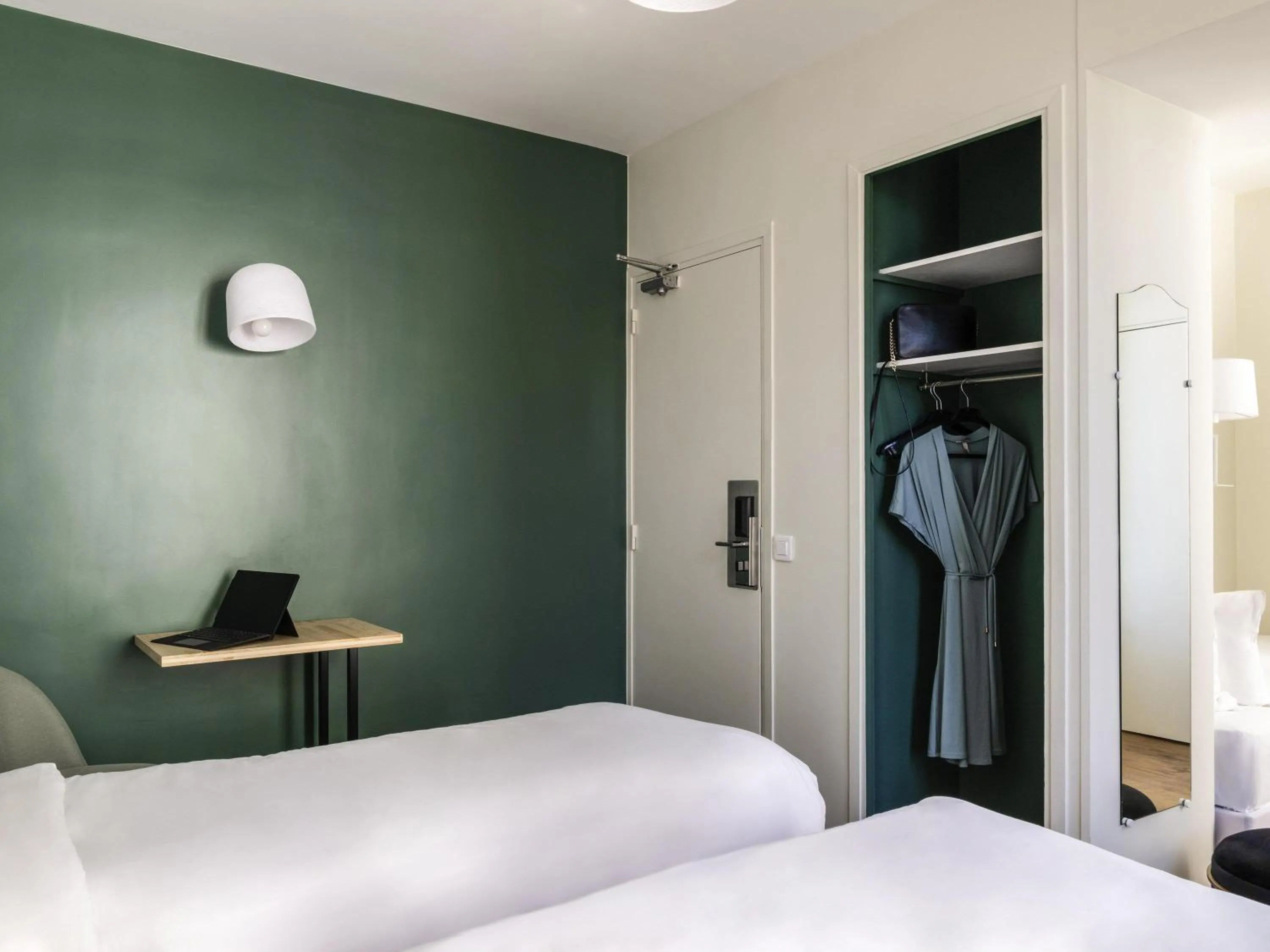 Bedroom, Bed in ibis Styles Asnieres Centre