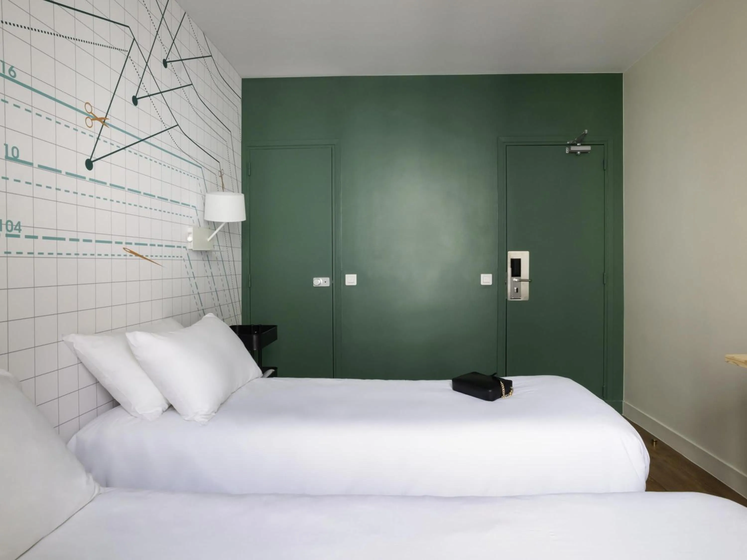 Bedroom, Bed in ibis Styles Asnieres Centre