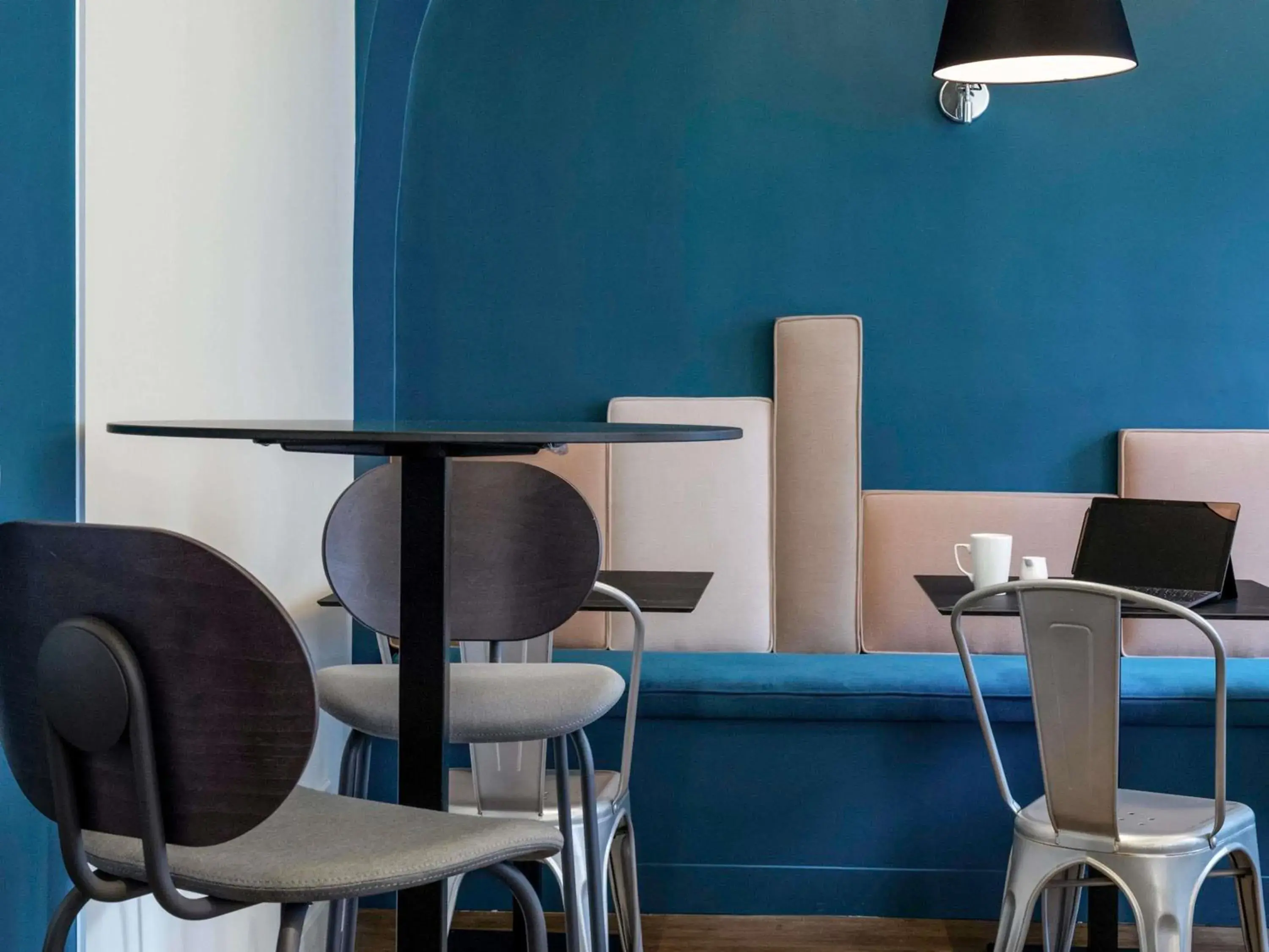 Lounge or bar in ibis Styles Asnieres Centre Lounge or bar in ibis Styles Asnieres Centre