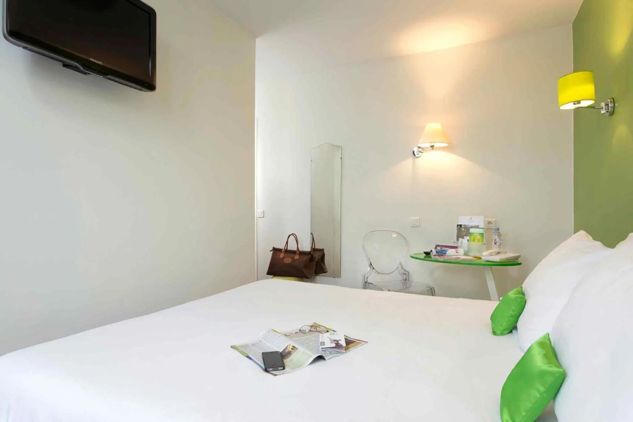 Bedroom, Bed in ibis Styles Asnieres Centre