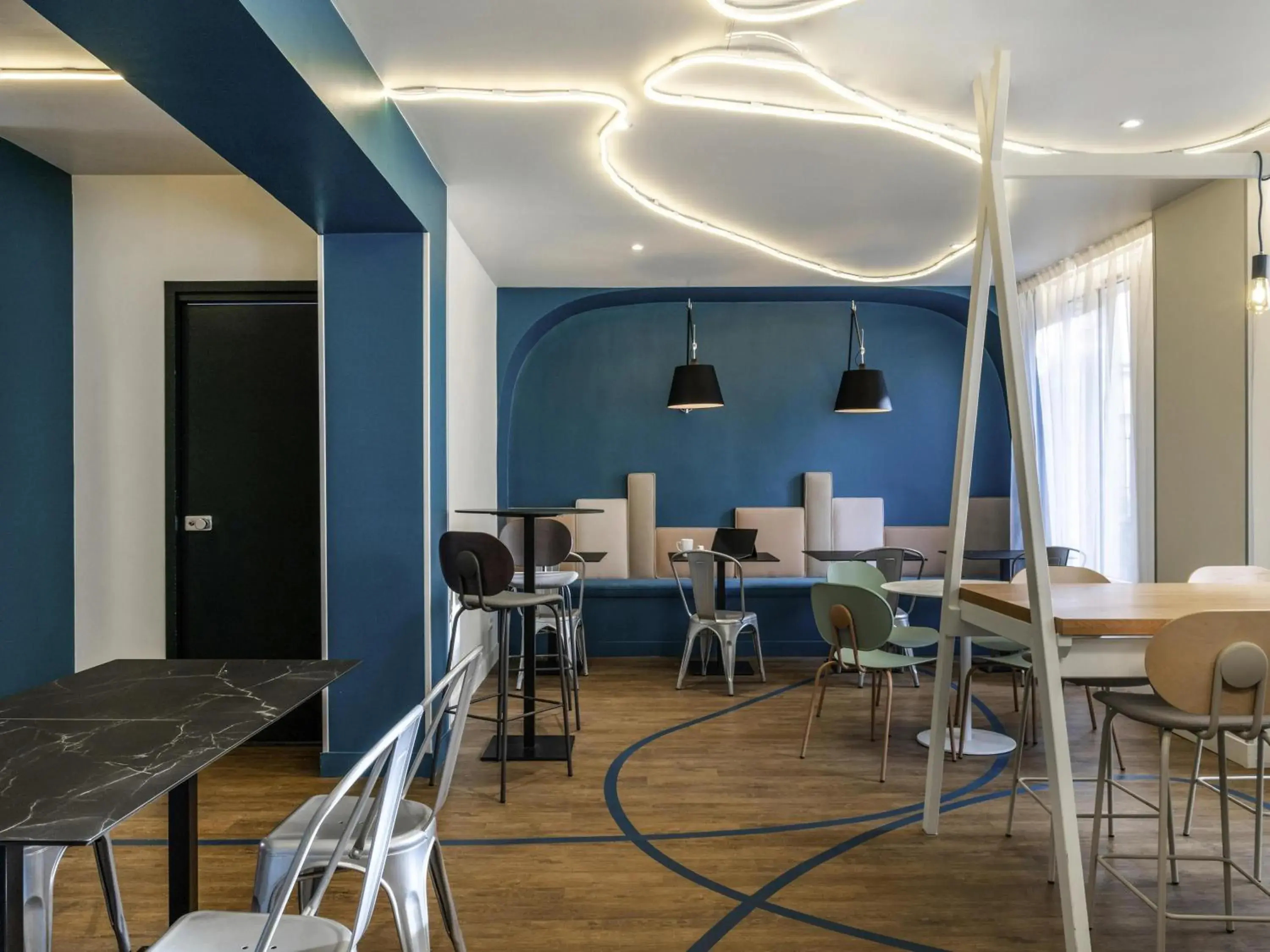 Lounge or bar in ibis Styles Asnieres Centre Lounge or bar in ibis Styles Asnieres Centre