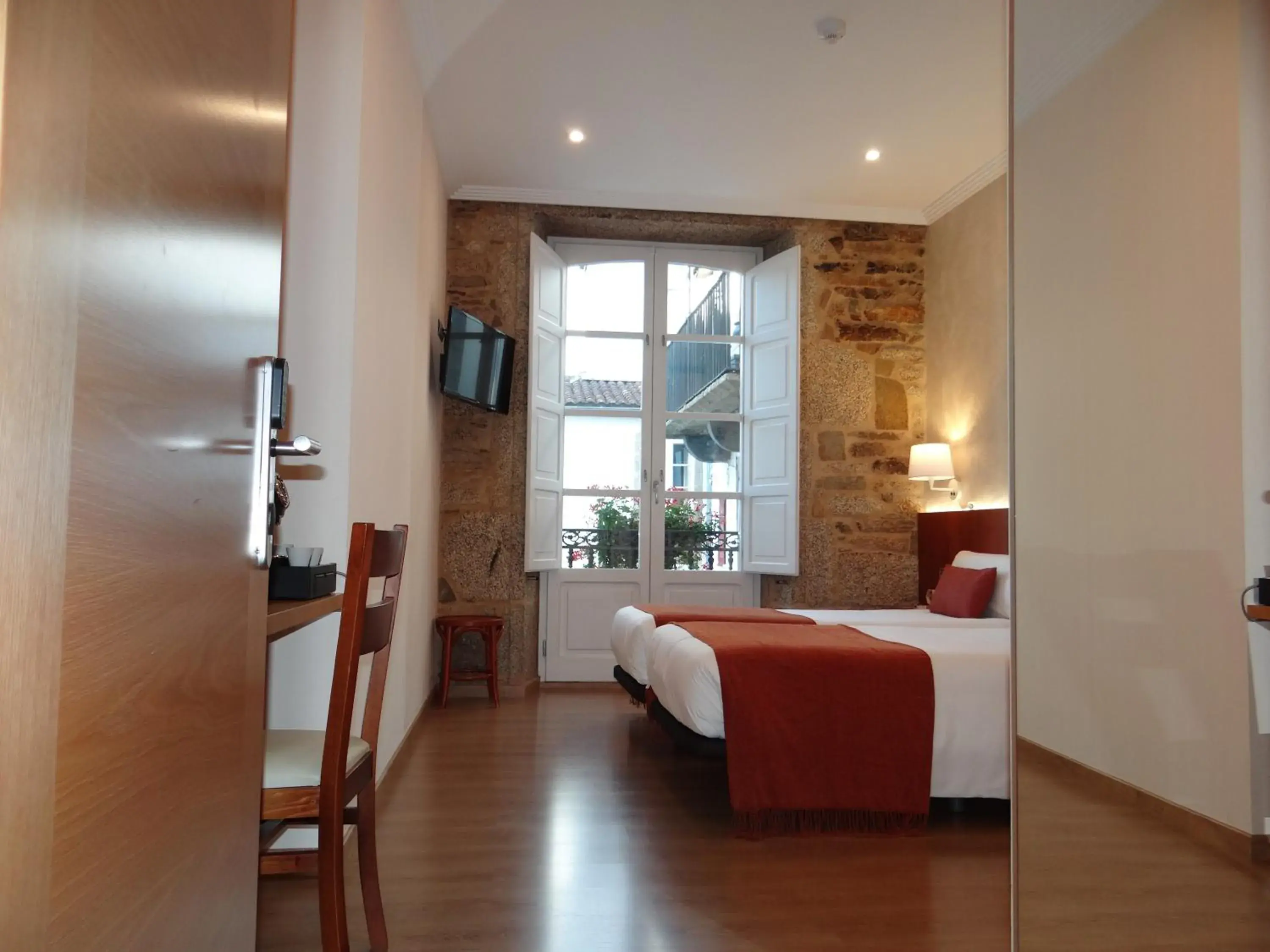 Superior Twin Room in Pensión O Códice by Moradas Nieto Superior Twin Room in Pensión O Códice by Moradas Nieto