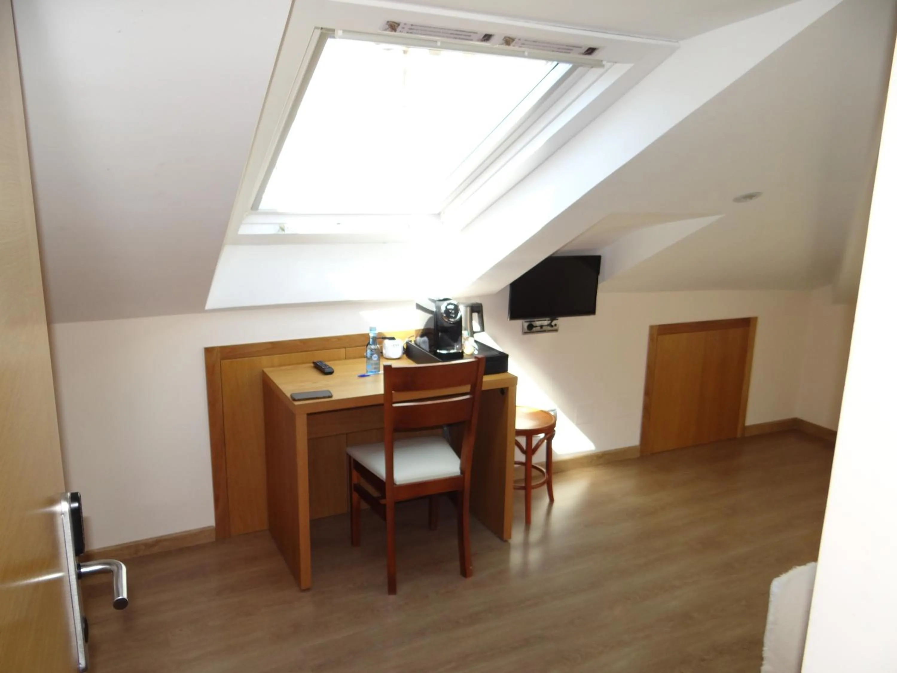 Single Room - Attic in Pensión O Códice by Moradas Nieto