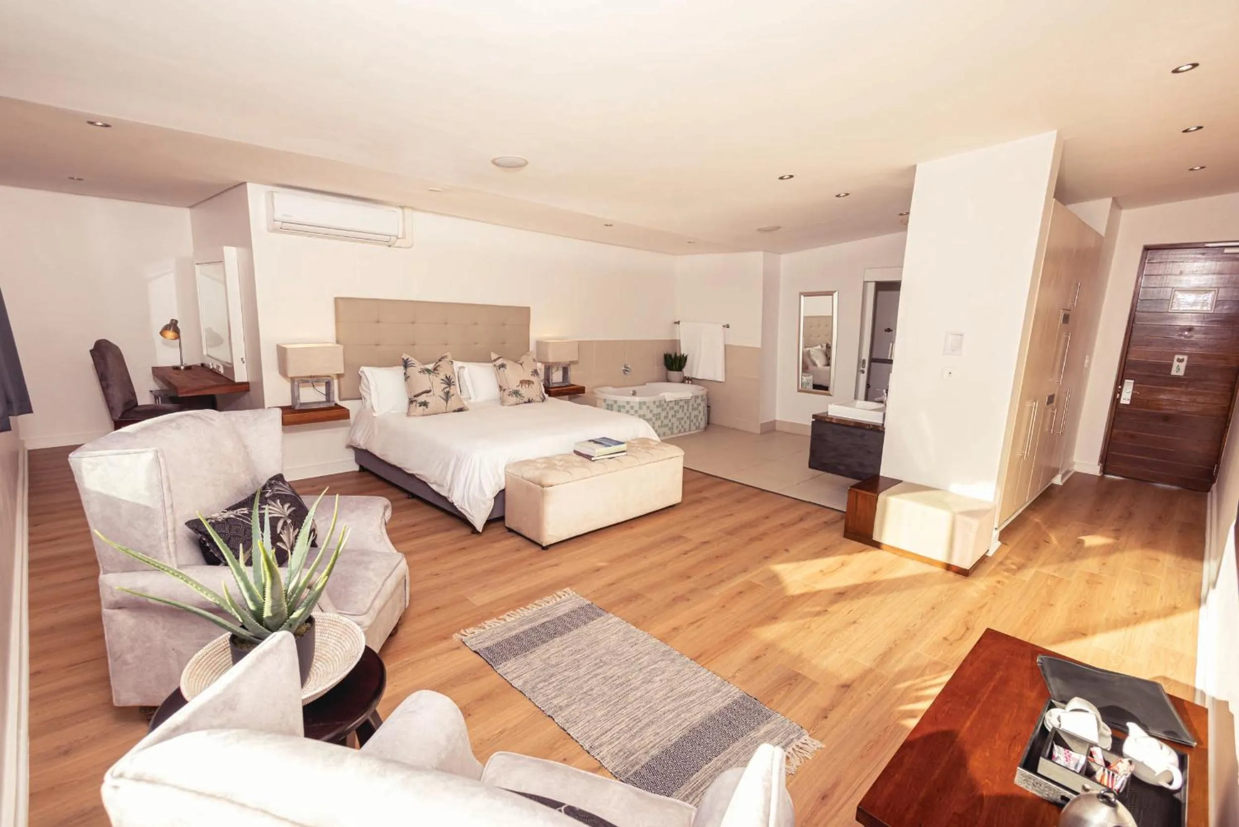 Photo of the whole room, Bed in Newkings Boutique Hotel