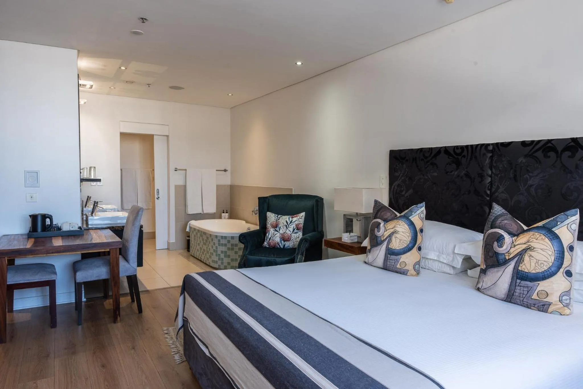 Bed in Newkings Boutique Hotel