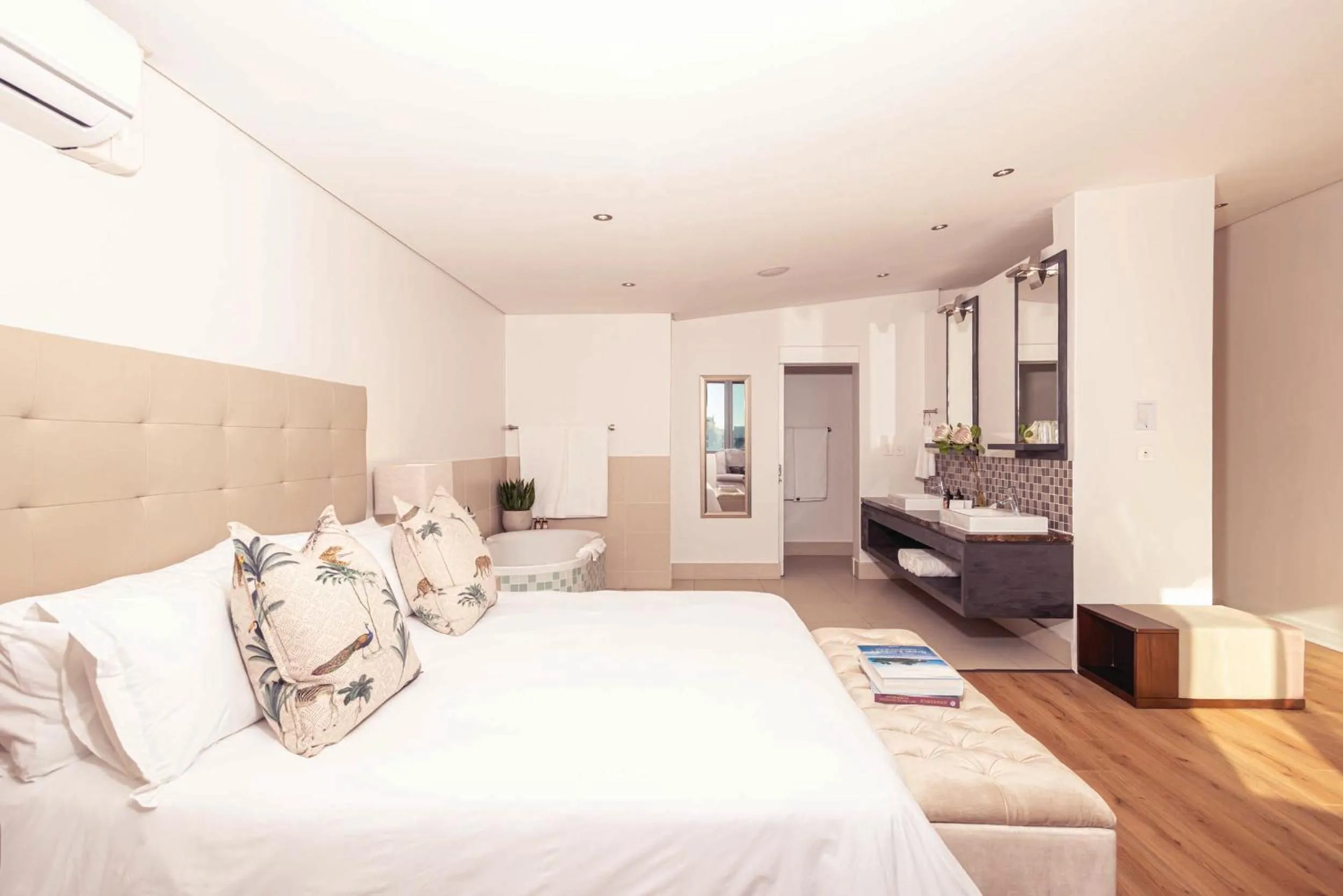 Bed in Newkings Boutique Hotel