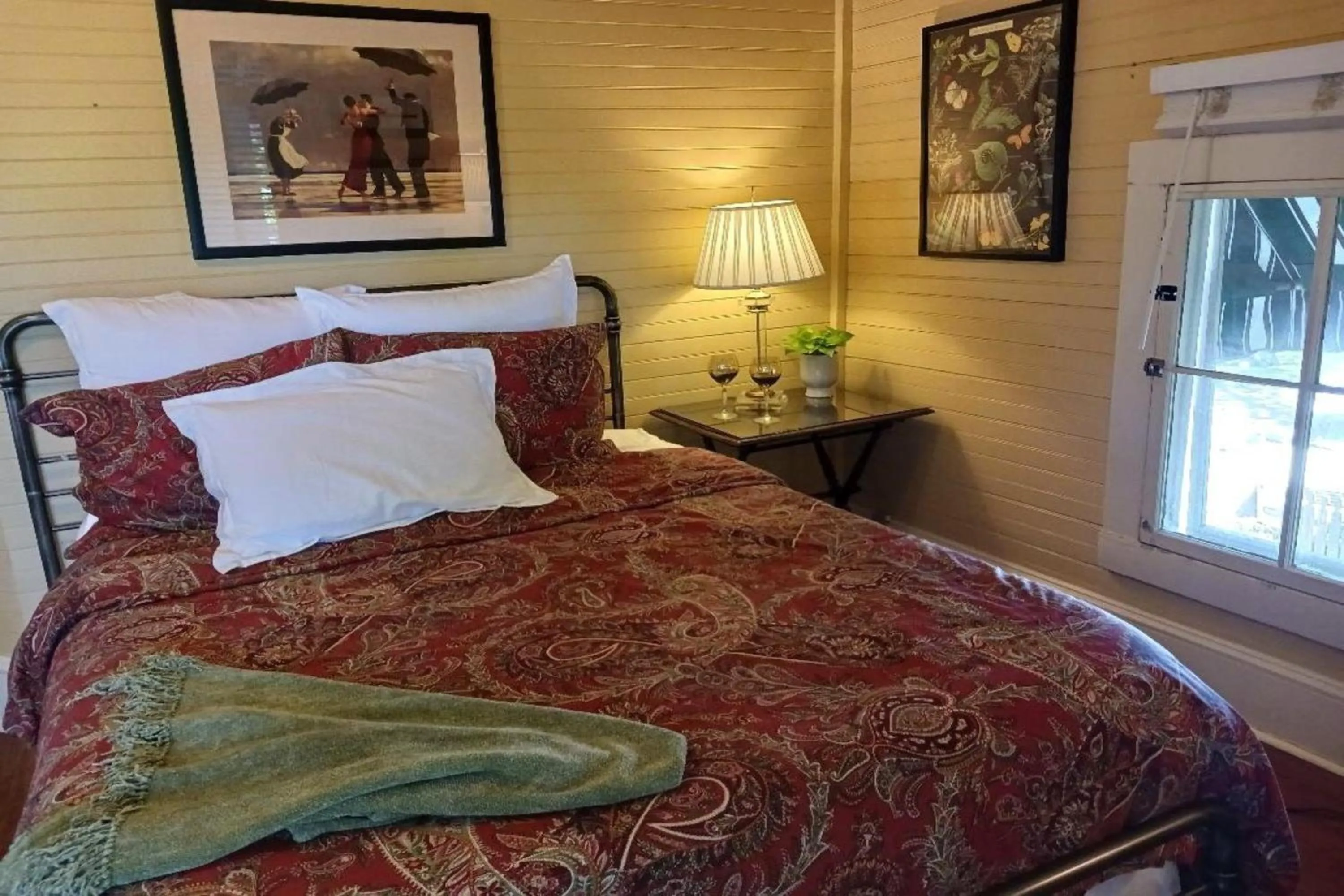 Bed in Rosemont B&B Cottages