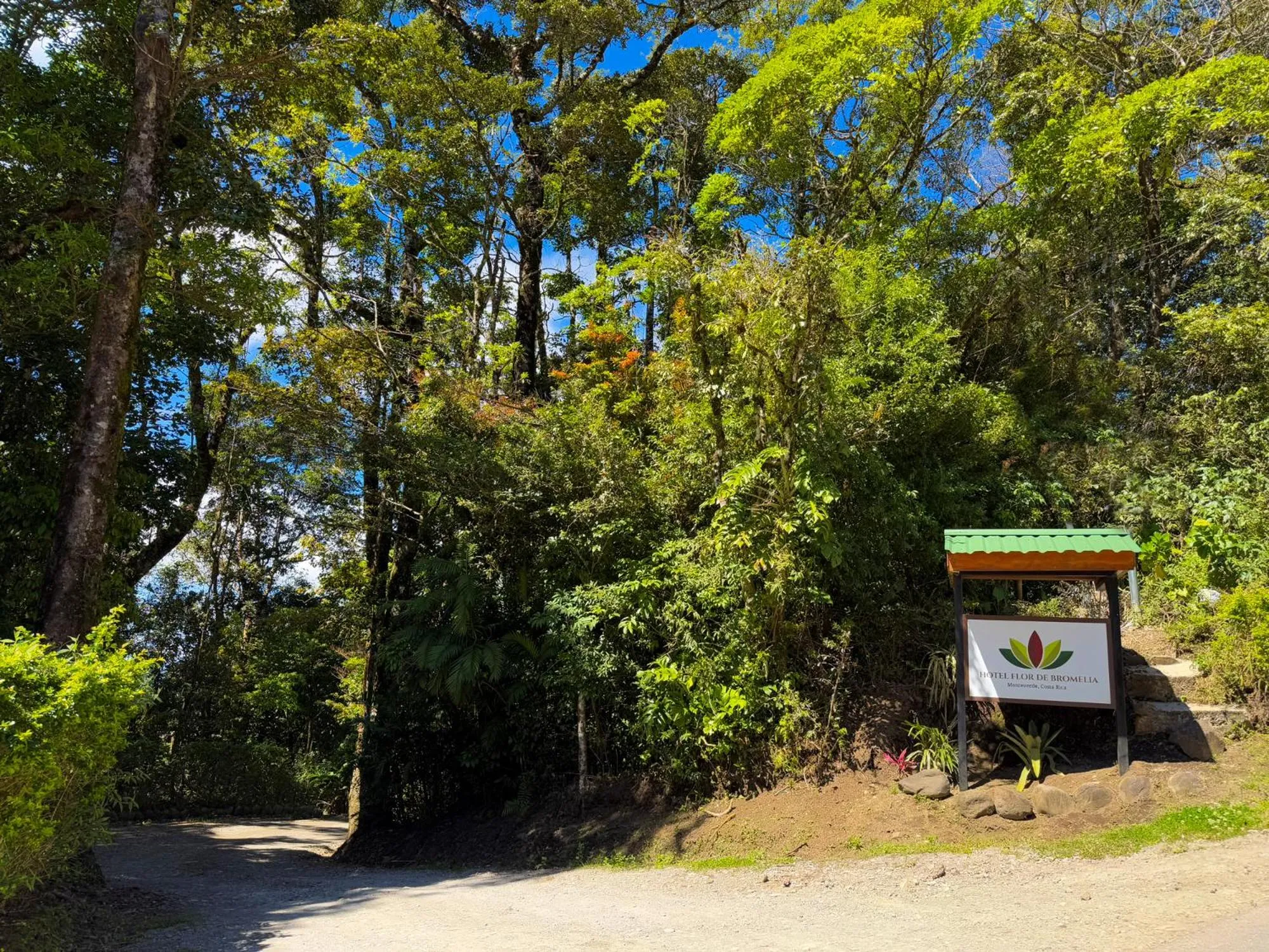 Facade/entrance in Hotel Flor de Bromelia