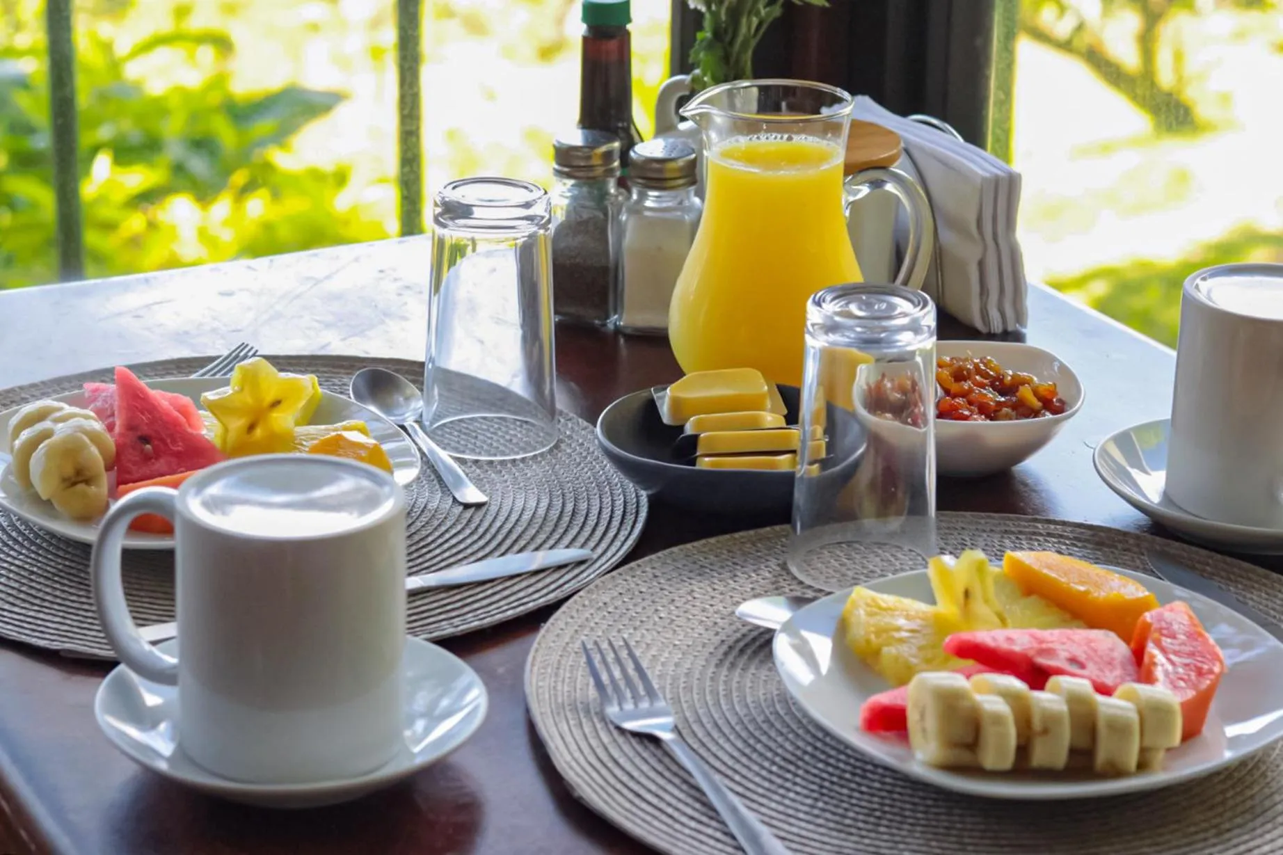 Food and drinks in Hotel Flor de Bromelia