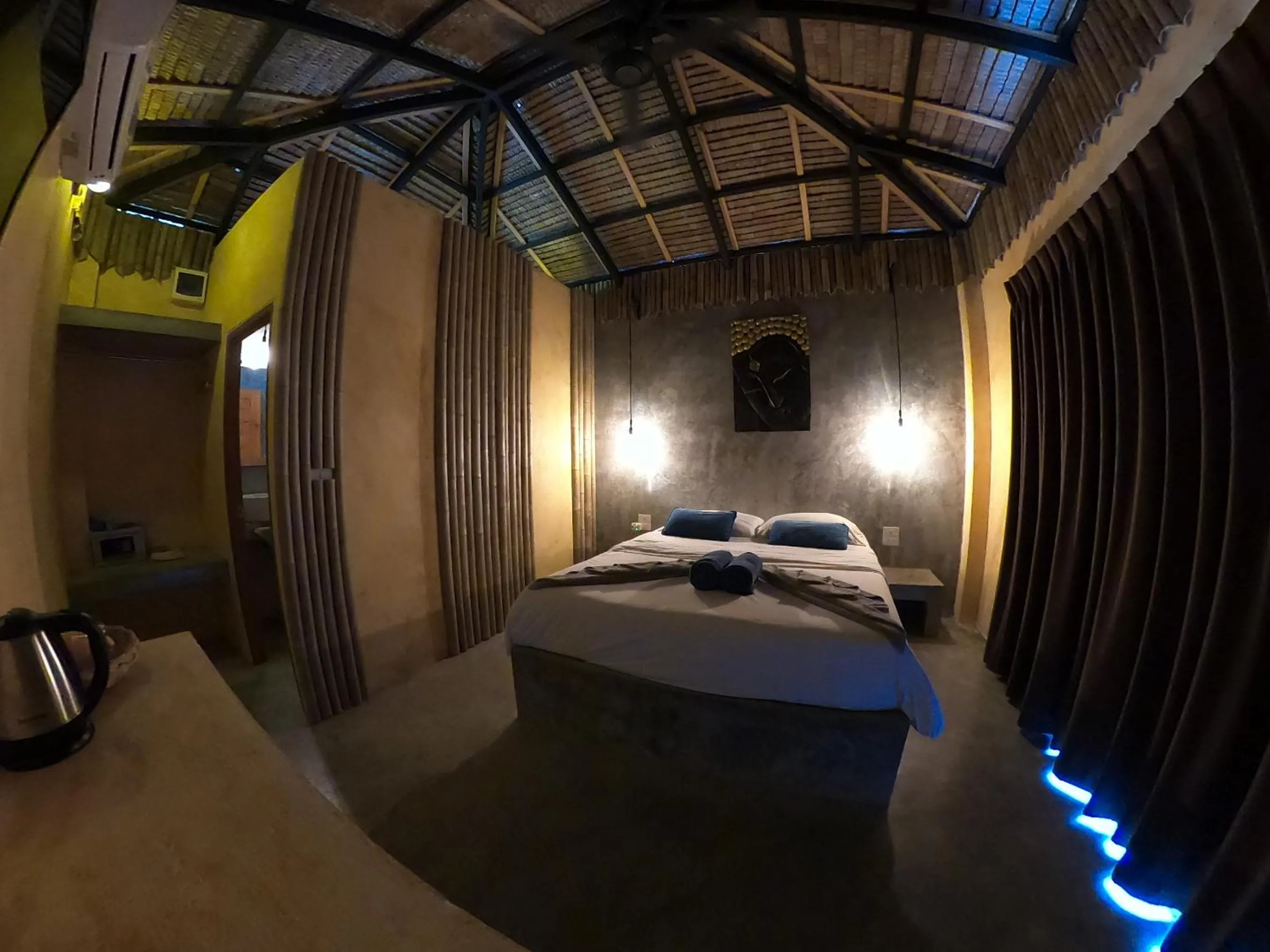 Property building, Bed in Asian Secret Resort