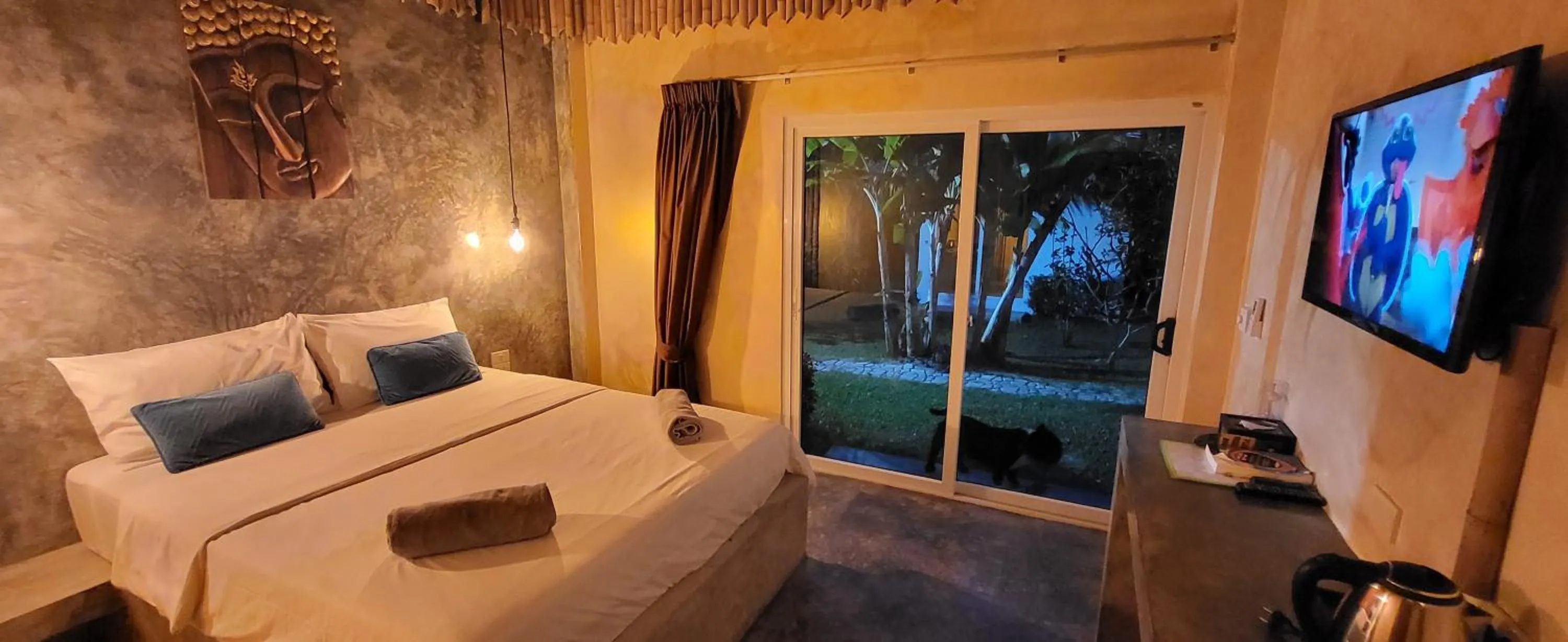 Bed in Asian Secret Resort