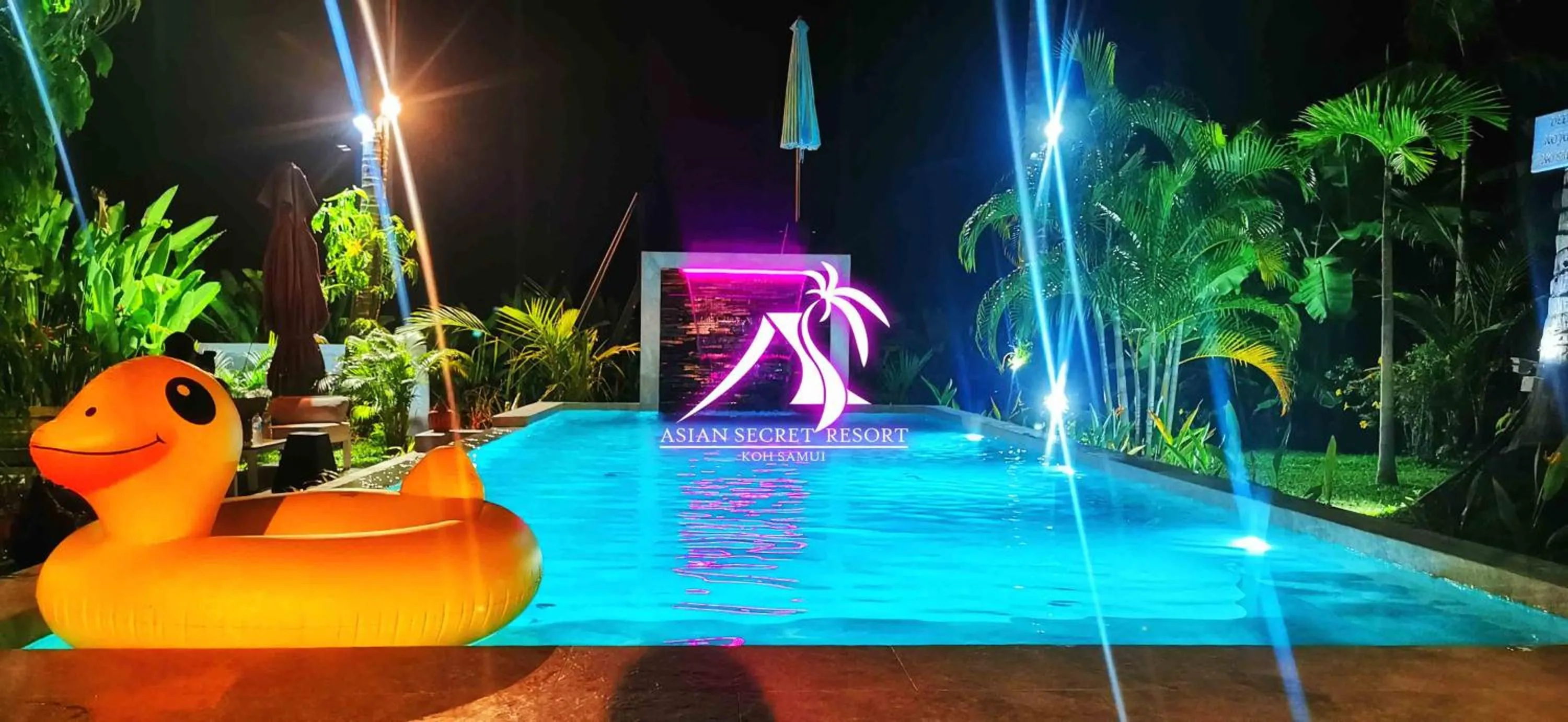 Swimming pool in Asian Secret Resort