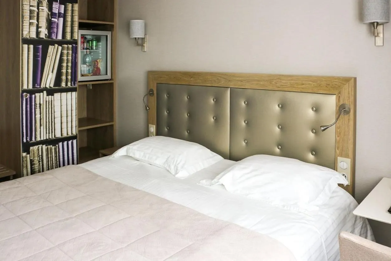 Bed in Hôtel Anne De Bretagne