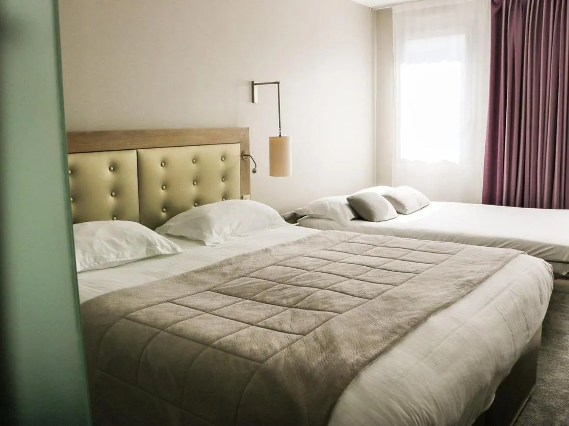 Bed in Hôtel Anne De Bretagne