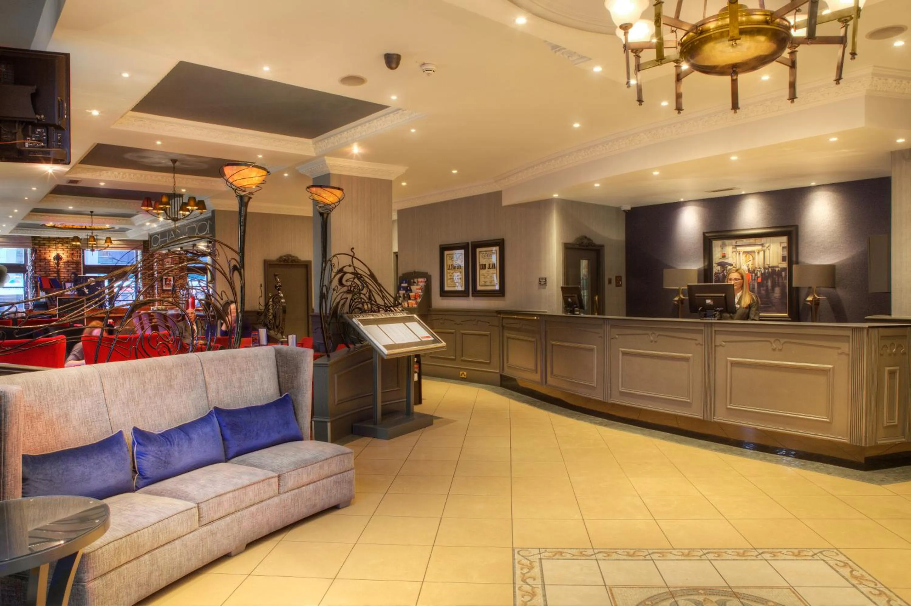 Lobby or reception in Holiday Inn - Glasgow - City Ctr Theatreland by IHG