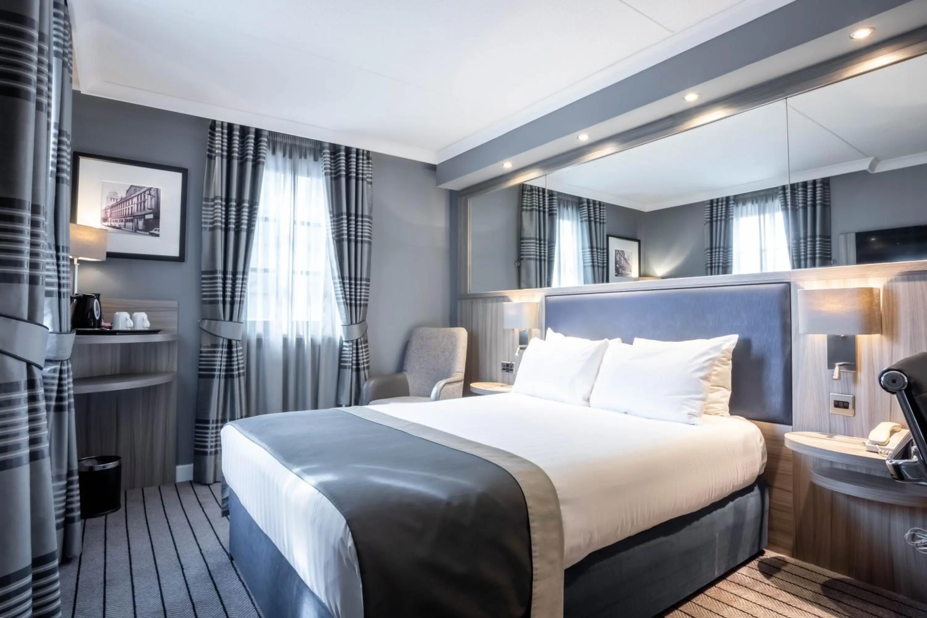 Photo of the whole room, Bed in Holiday Inn - Glasgow - City Ctr Theatreland by IHG