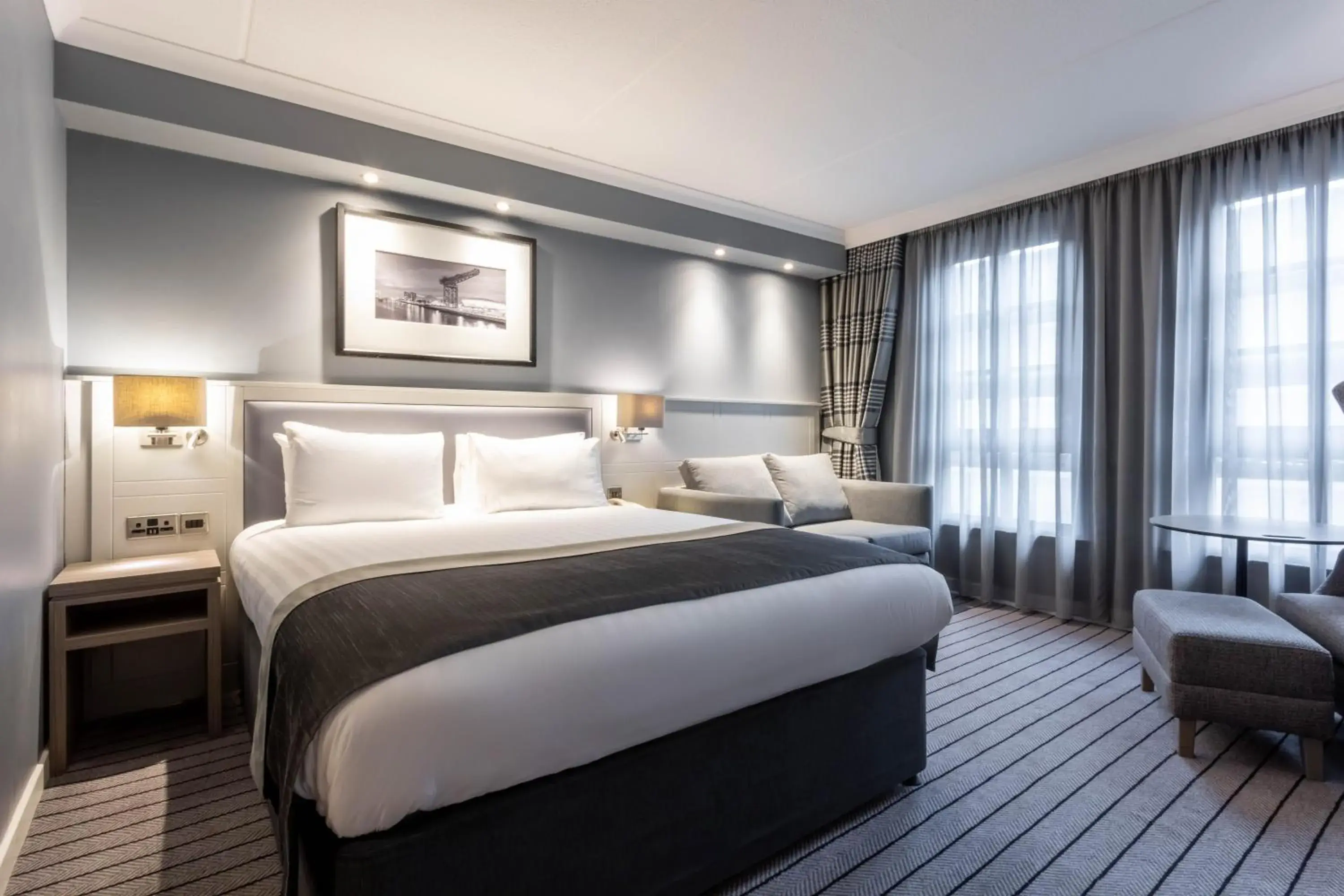 Photo of the whole room, Bed in Holiday Inn - Glasgow - City Ctr Theatreland by IHG Photo of the whole room, Bed in Holiday Inn - Glasgow - City Ctr Theatreland by IHG