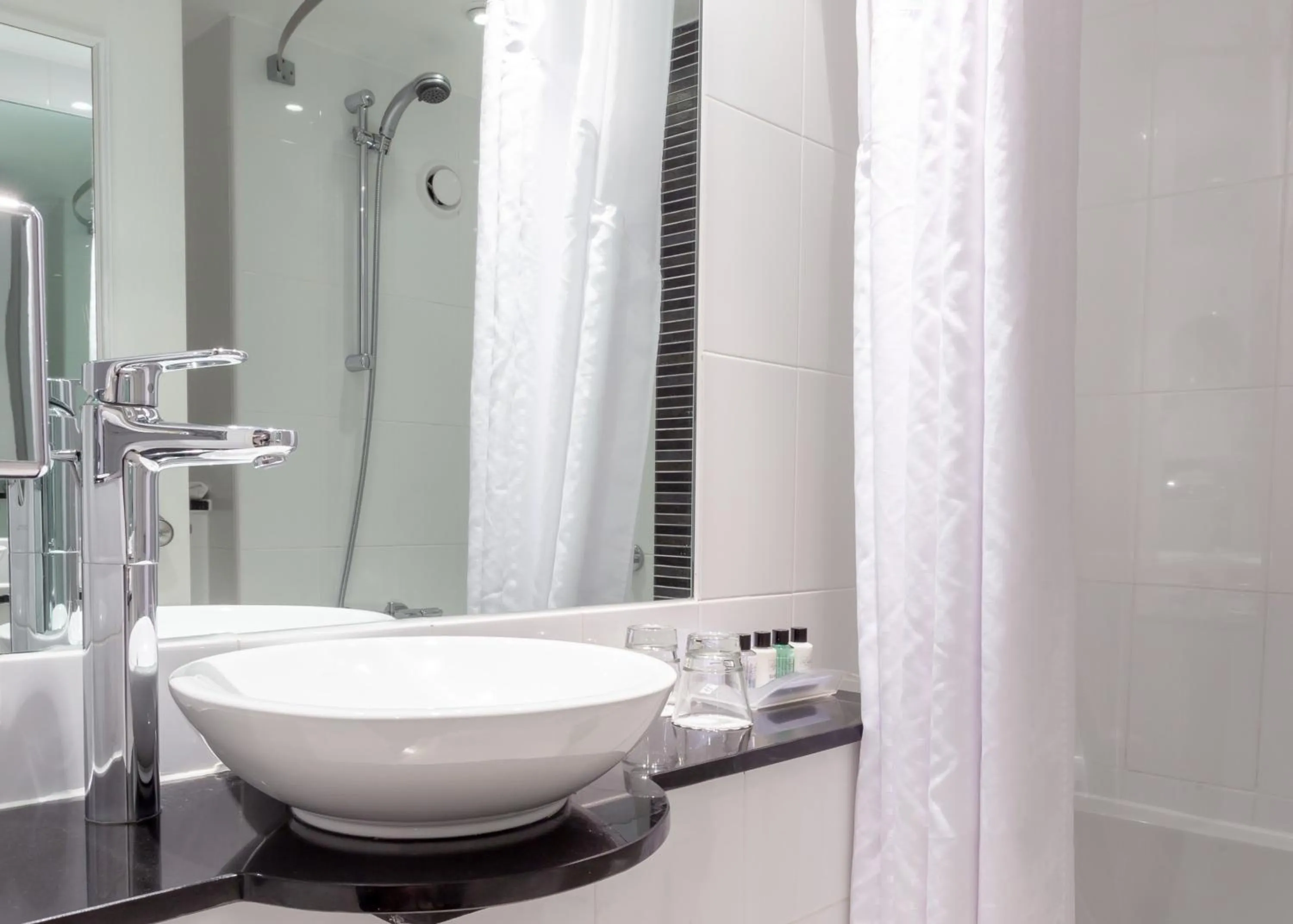 Bathroom in Holiday Inn - Glasgow - City Ctr Theatreland by IHG