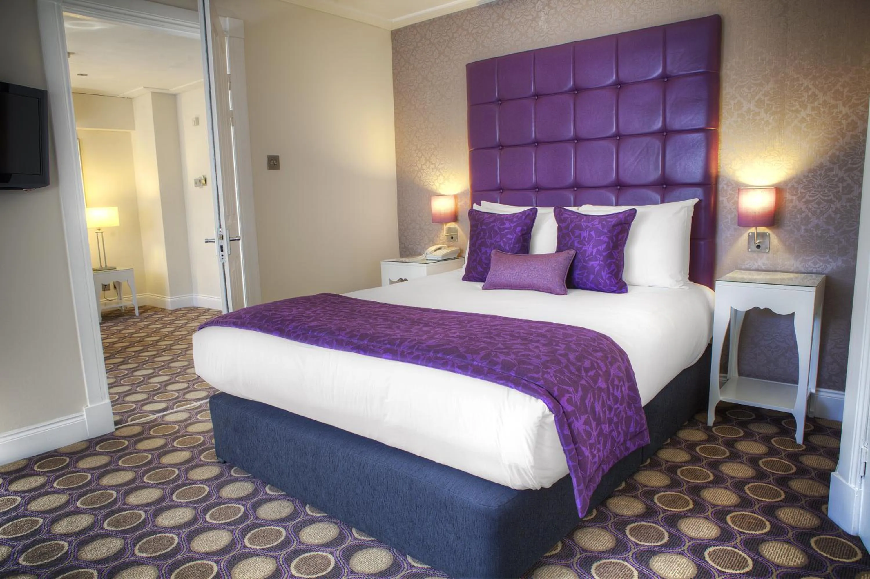 Photo of the whole room, Bed in Holiday Inn - Glasgow - City Ctr Theatreland by IHG