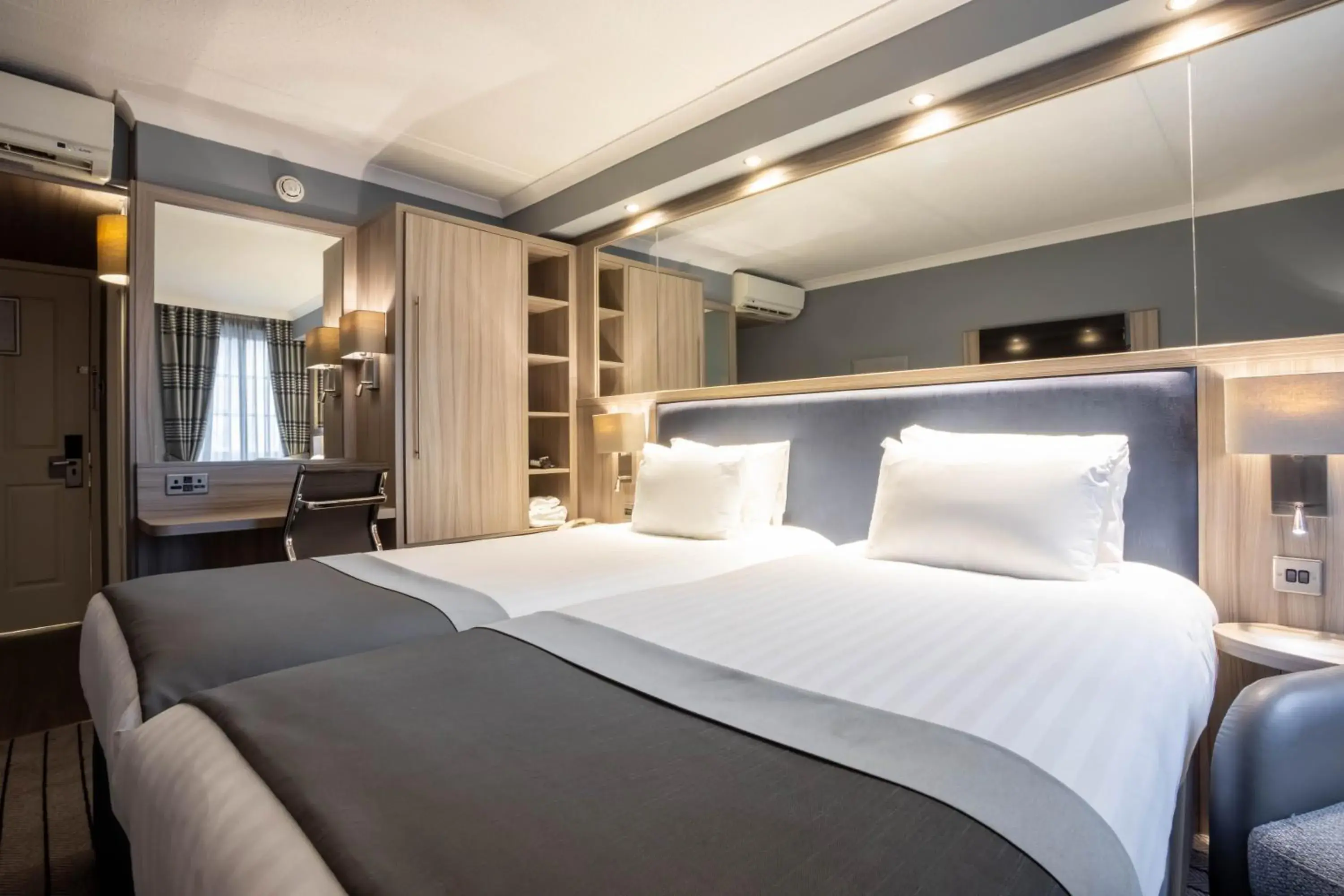 Bed in Holiday Inn - Glasgow - City Ctr Theatreland by IHG Bed in Holiday Inn - Glasgow - City Ctr Theatreland by IHG