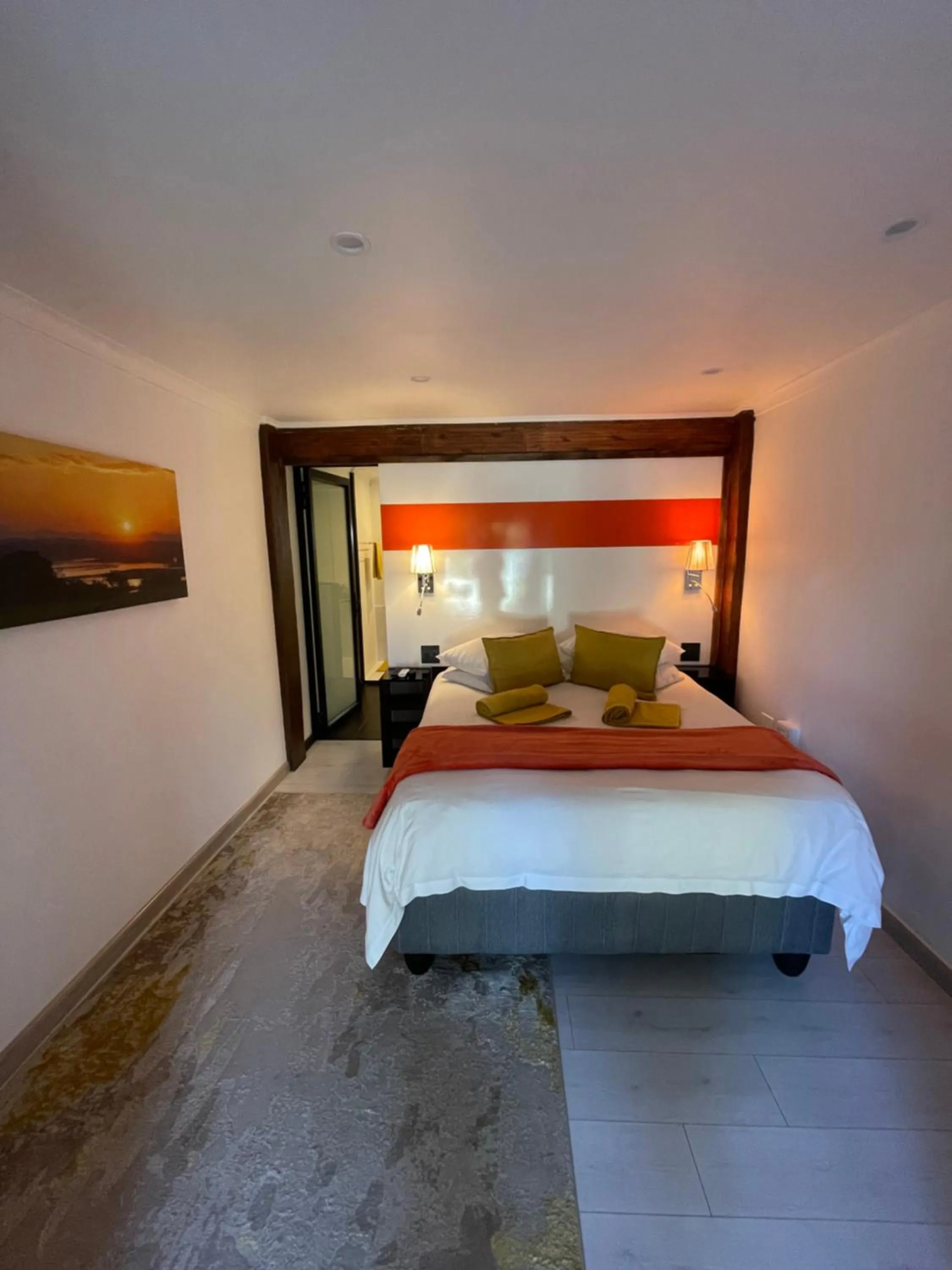 Deluxe Queen Room in Knys-to-stay