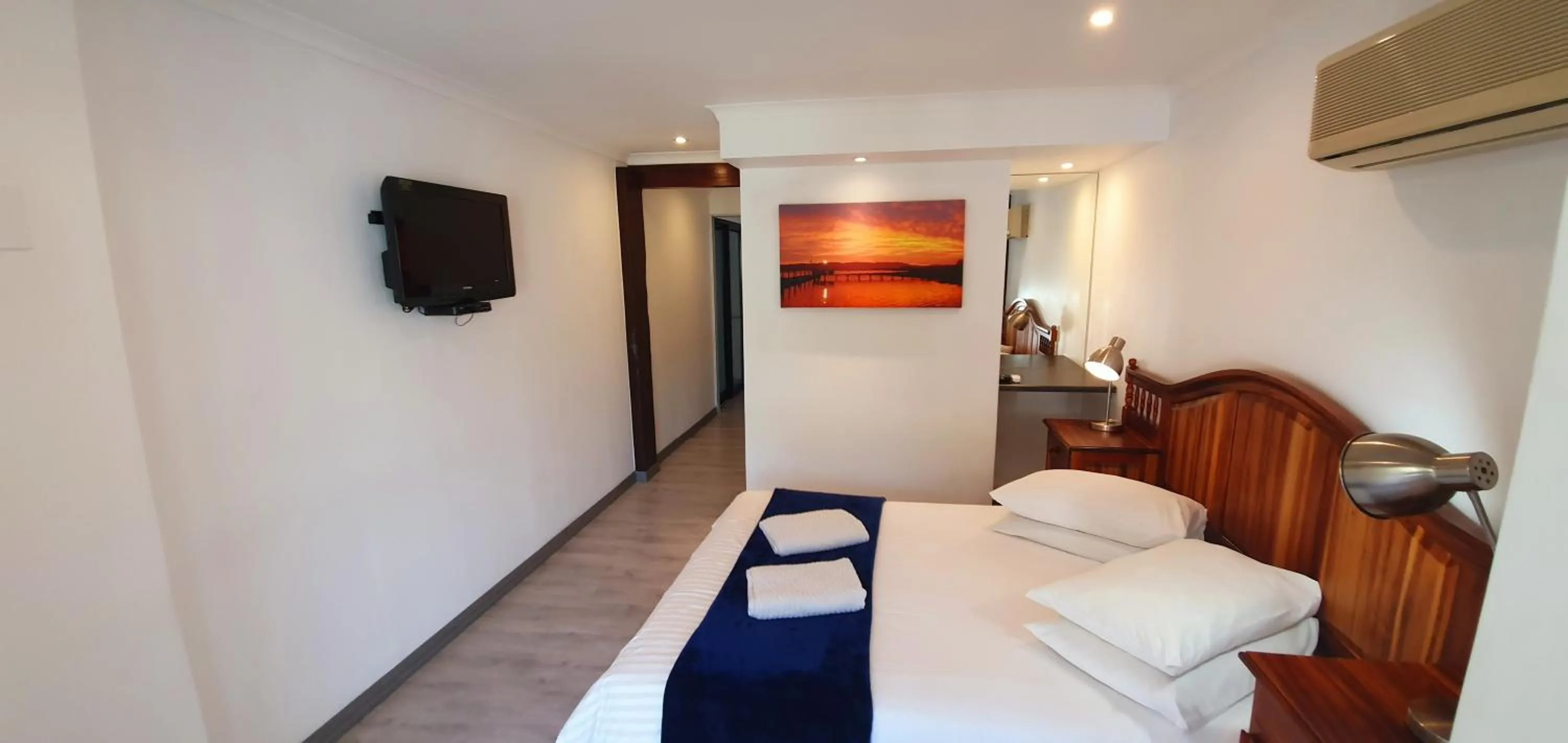 Queen Room in Knys-to-stay