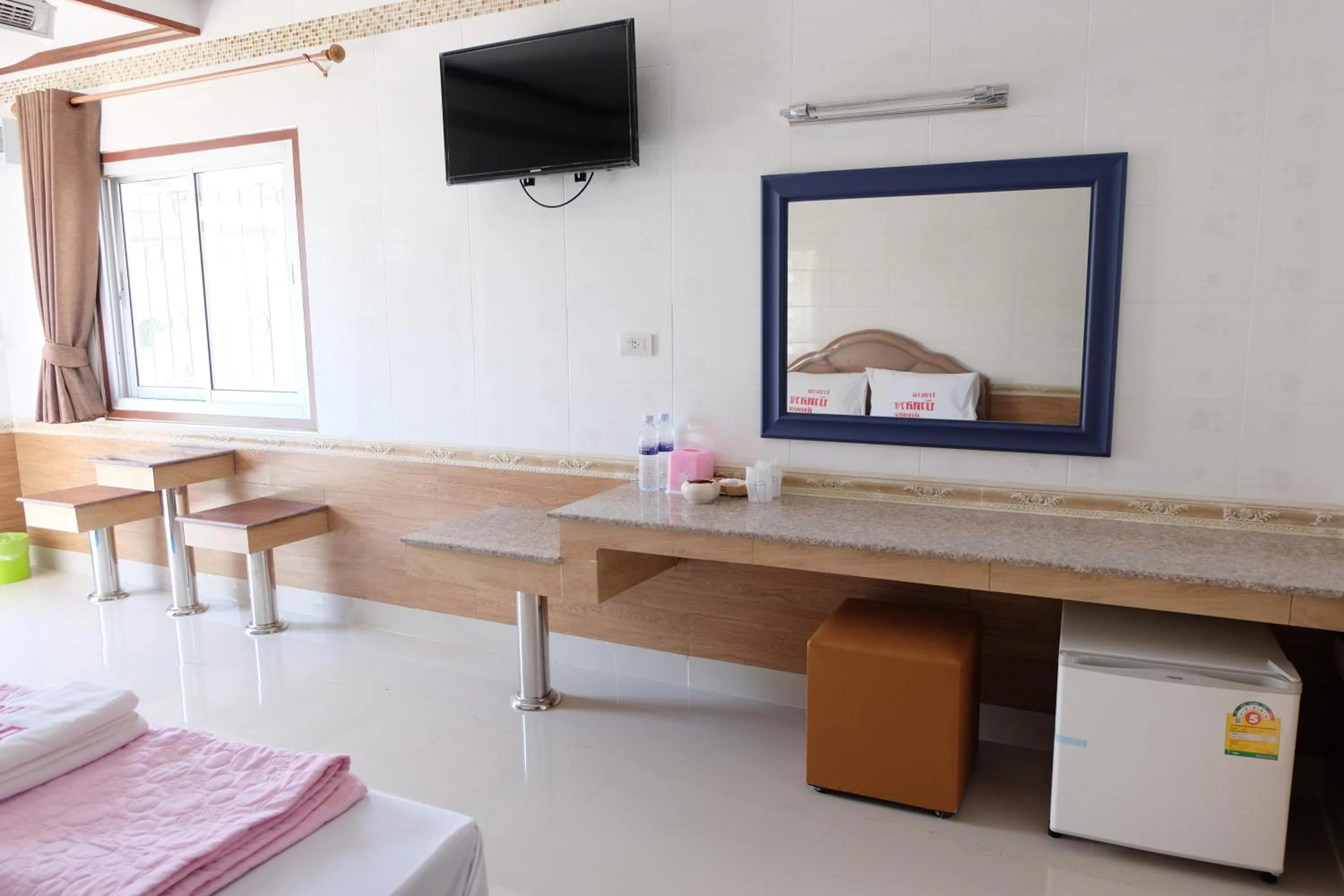 Photo of the whole room, Bed in Bualuang Boutique Resort