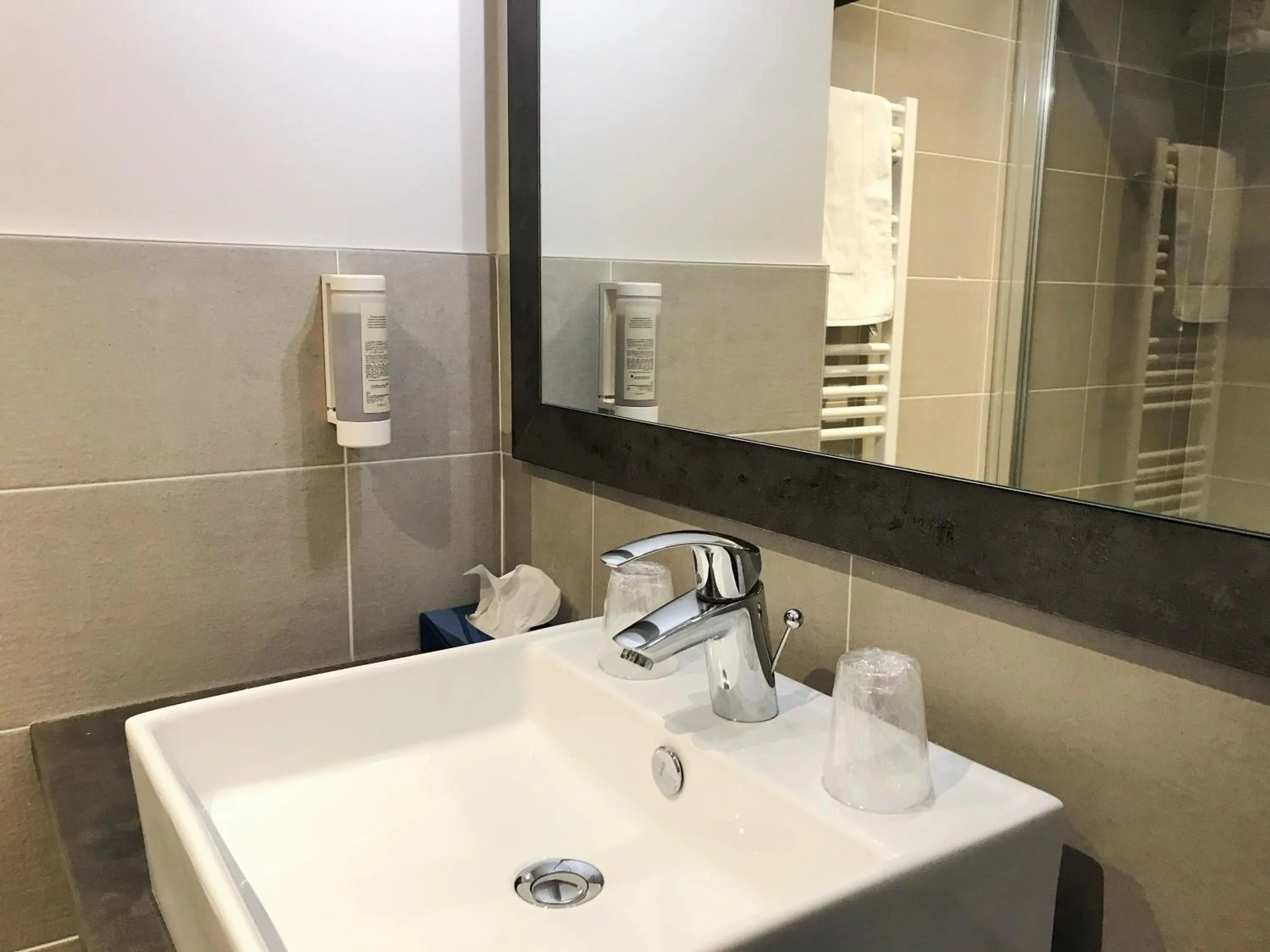 Bathroom in Hotel Full Colors