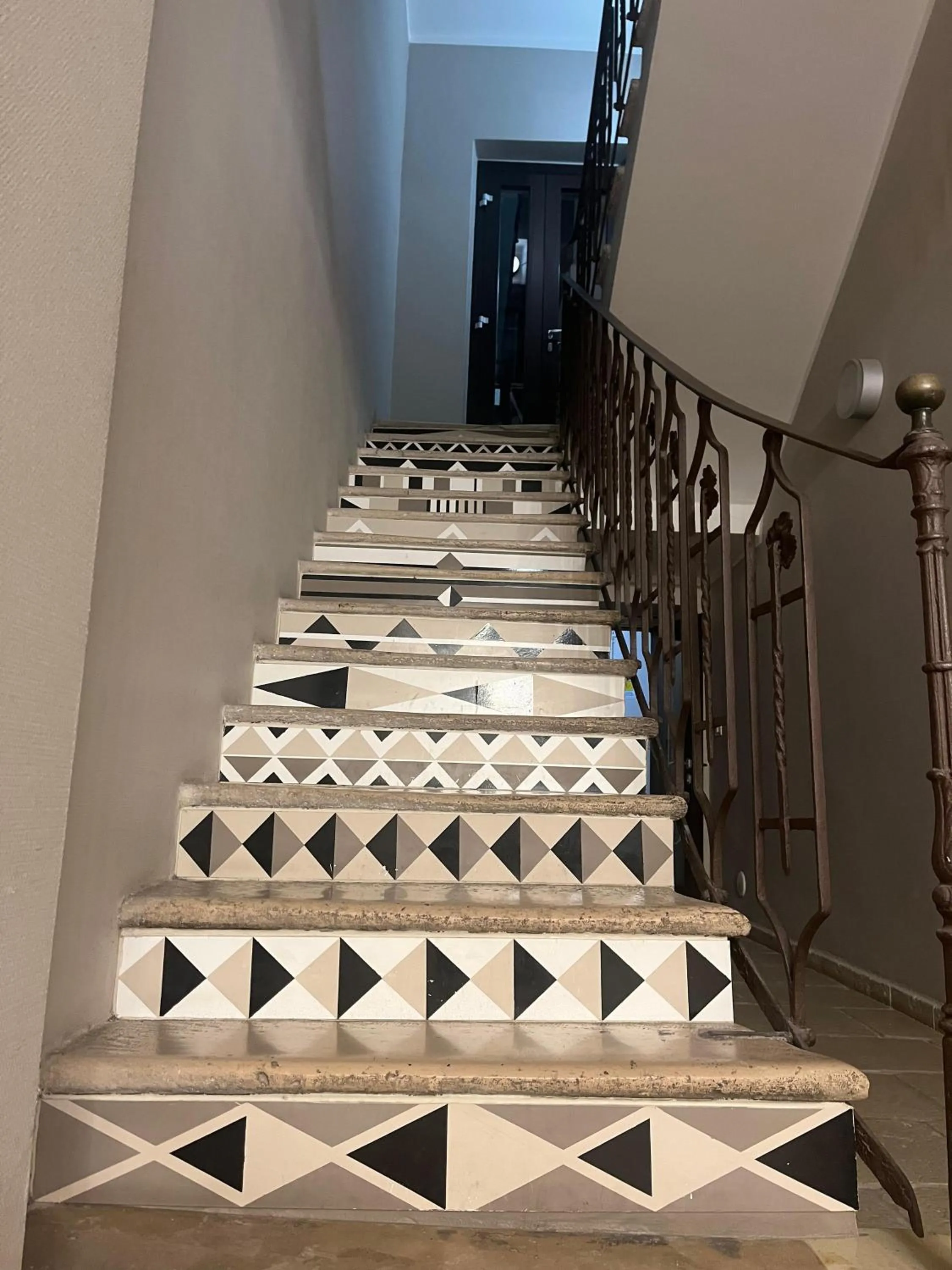 Property building in Giuseppe & Greta