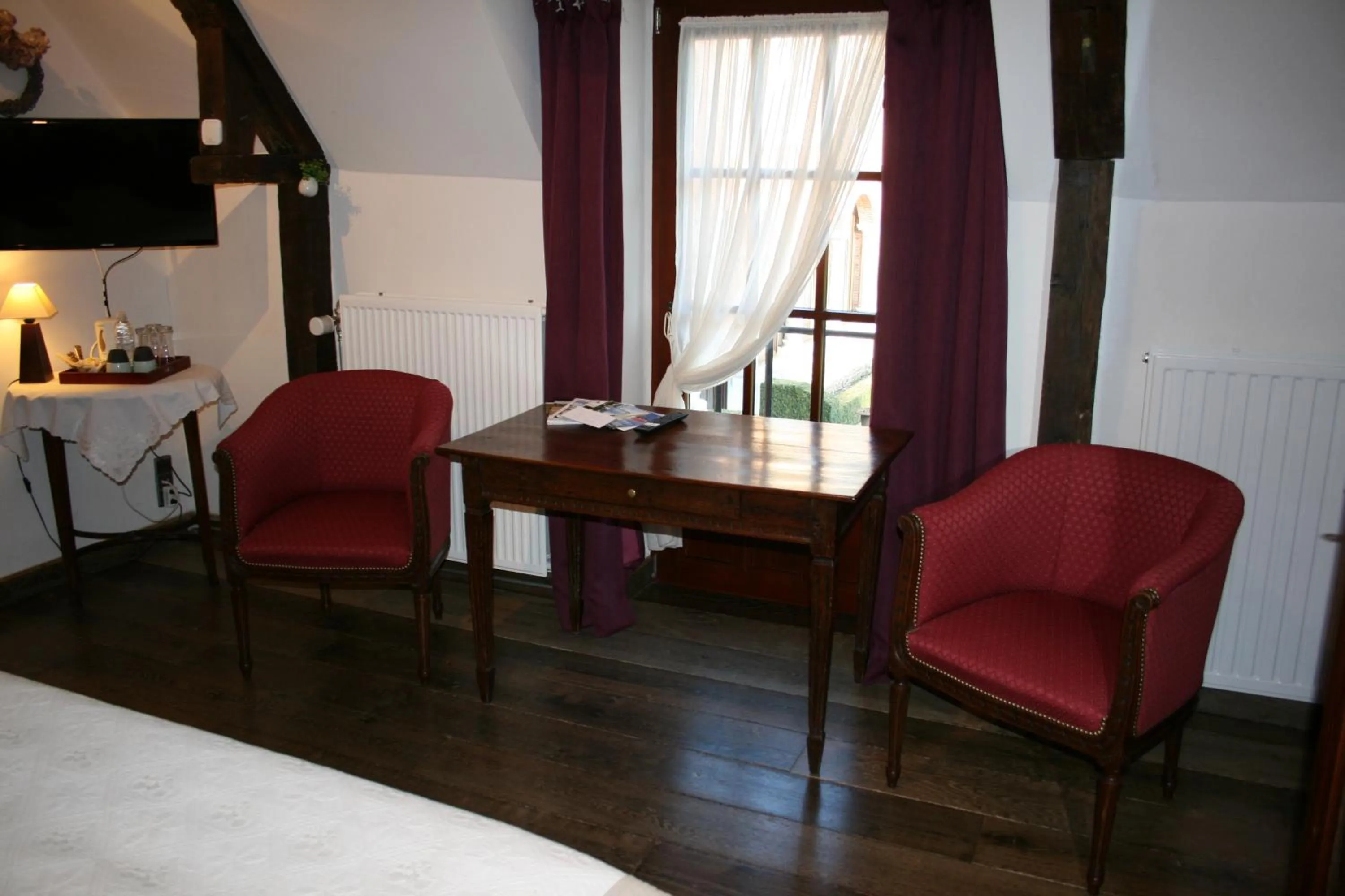 Seating area, Bed in Château de Bonne Espérance