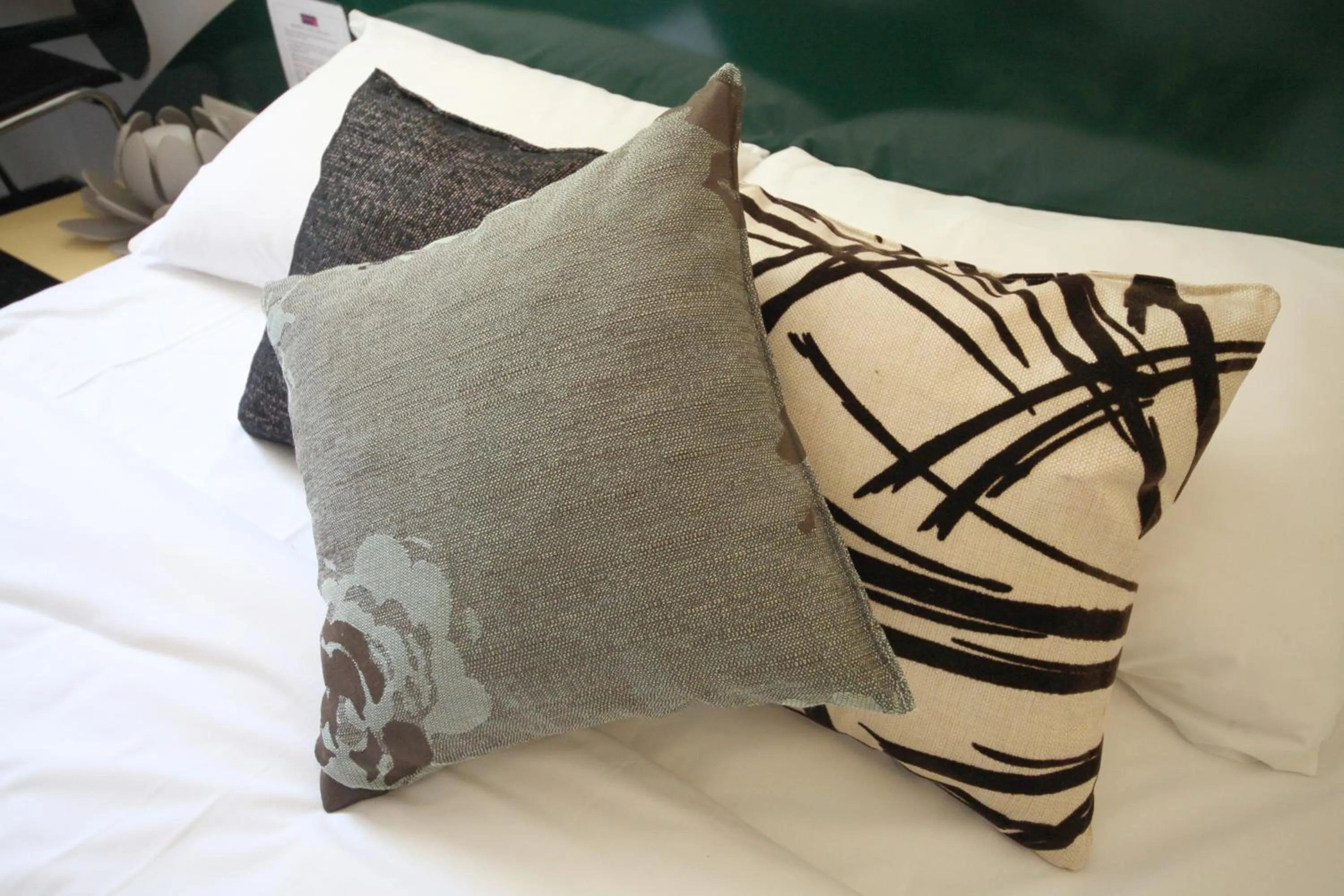 Bedroom, Bed in Hotel Cerise Nancy