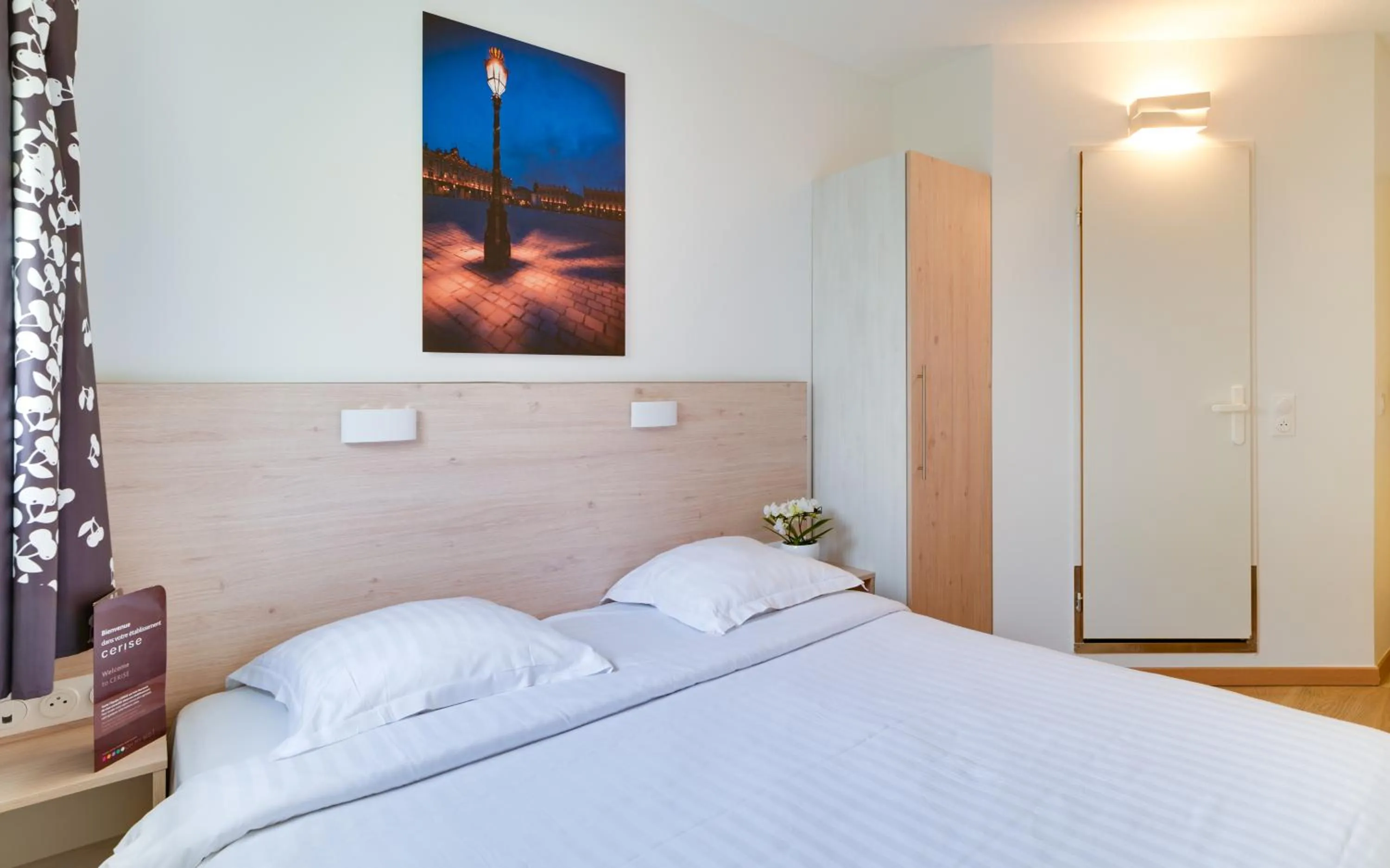 Bed in Hotel Cerise Nancy