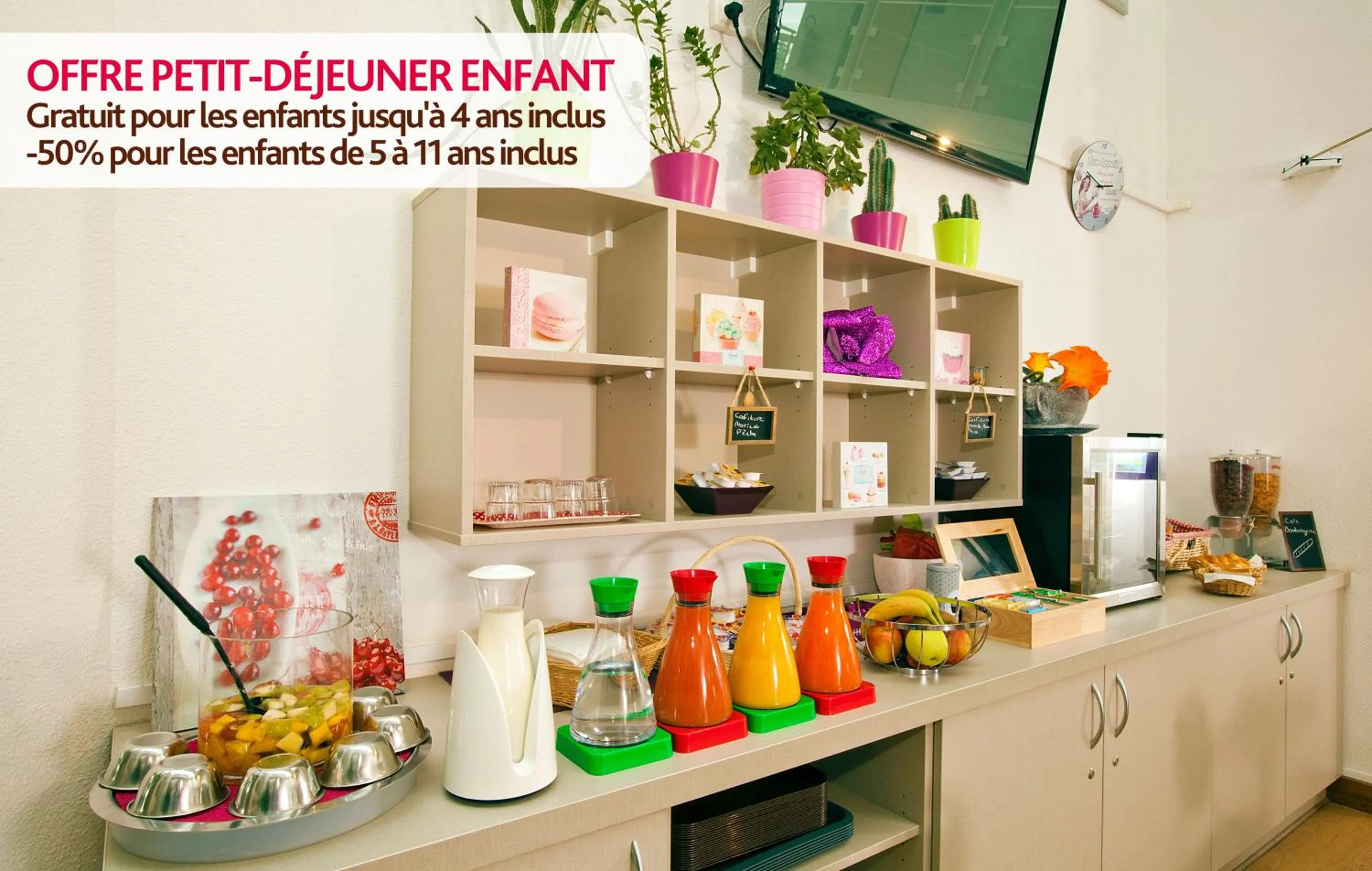 Buffet breakfast in Hotel Cerise Nancy