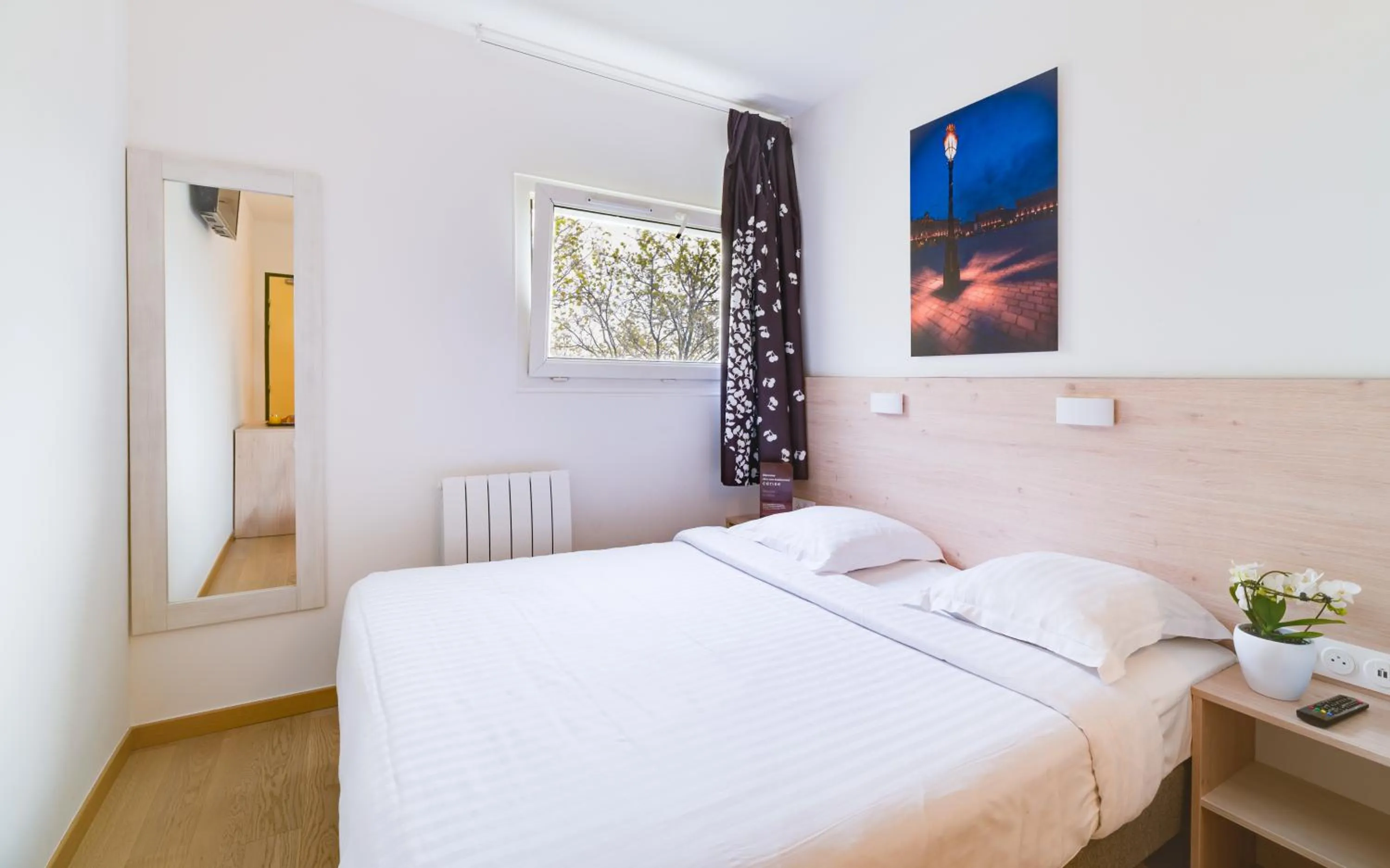 Bed in Hotel Cerise Nancy