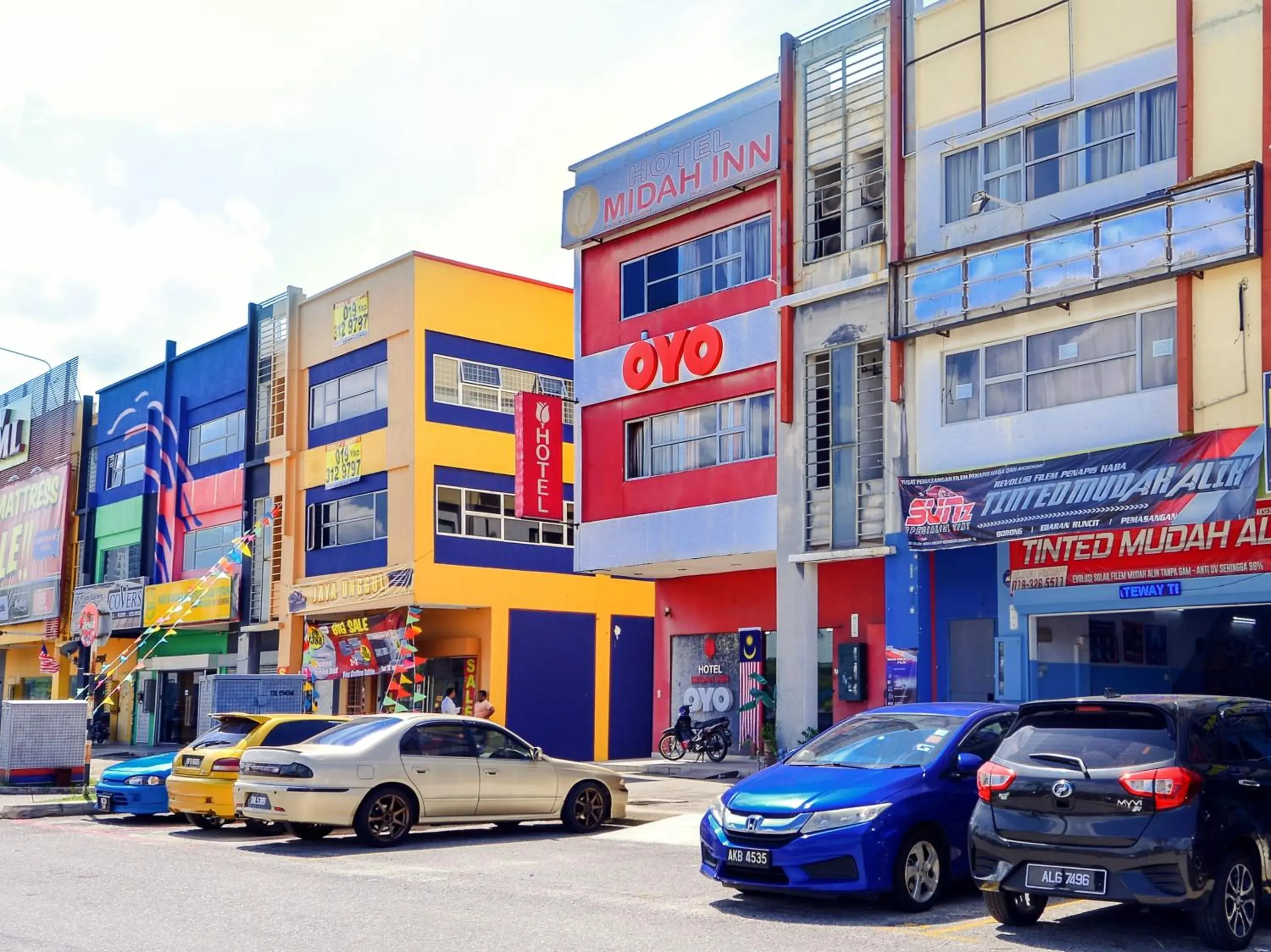 Facade/entrance, Property Building in OYO 502 Midah Inn Puchong