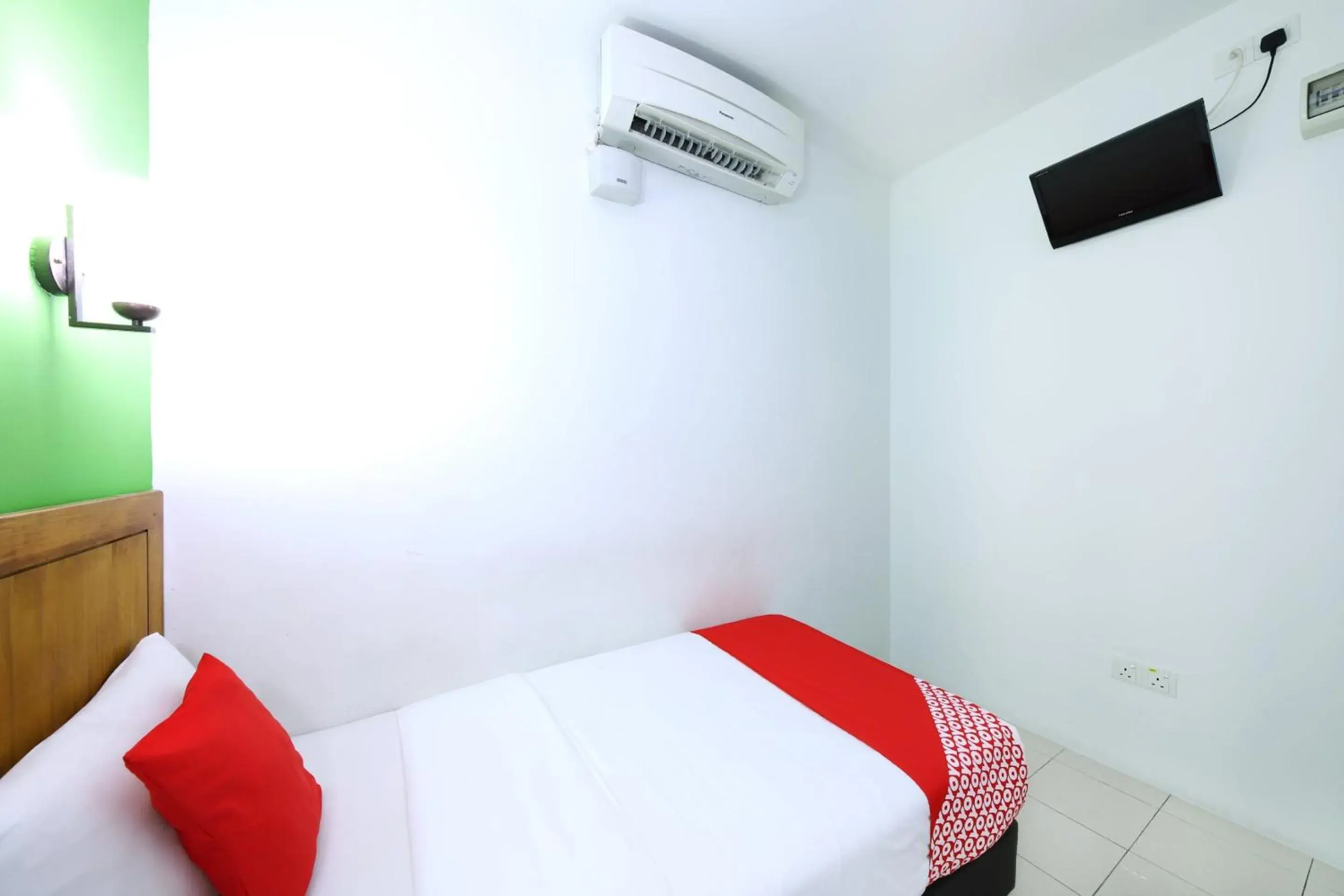 Bedroom, Bed in OYO 502 Midah Inn Puchong