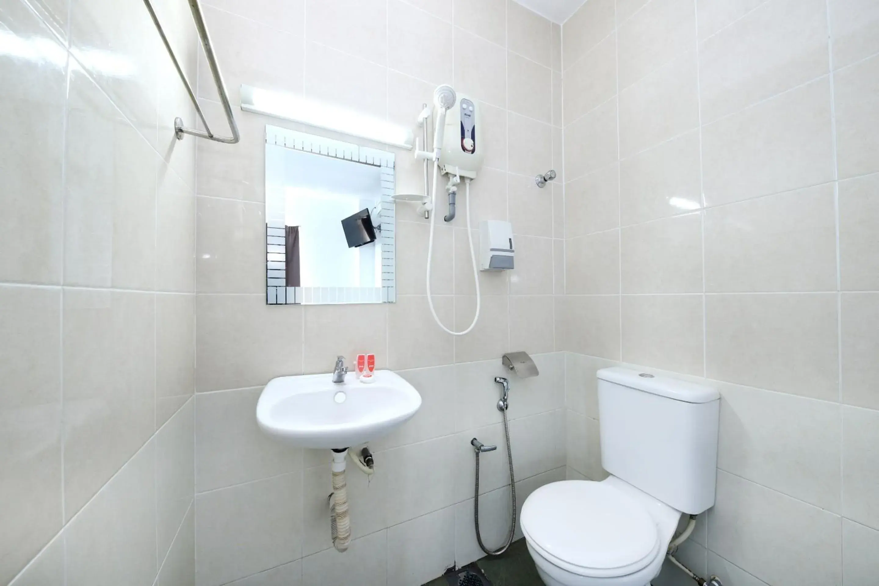 Bedroom, Bathroom in OYO 502 Midah Inn Puchong