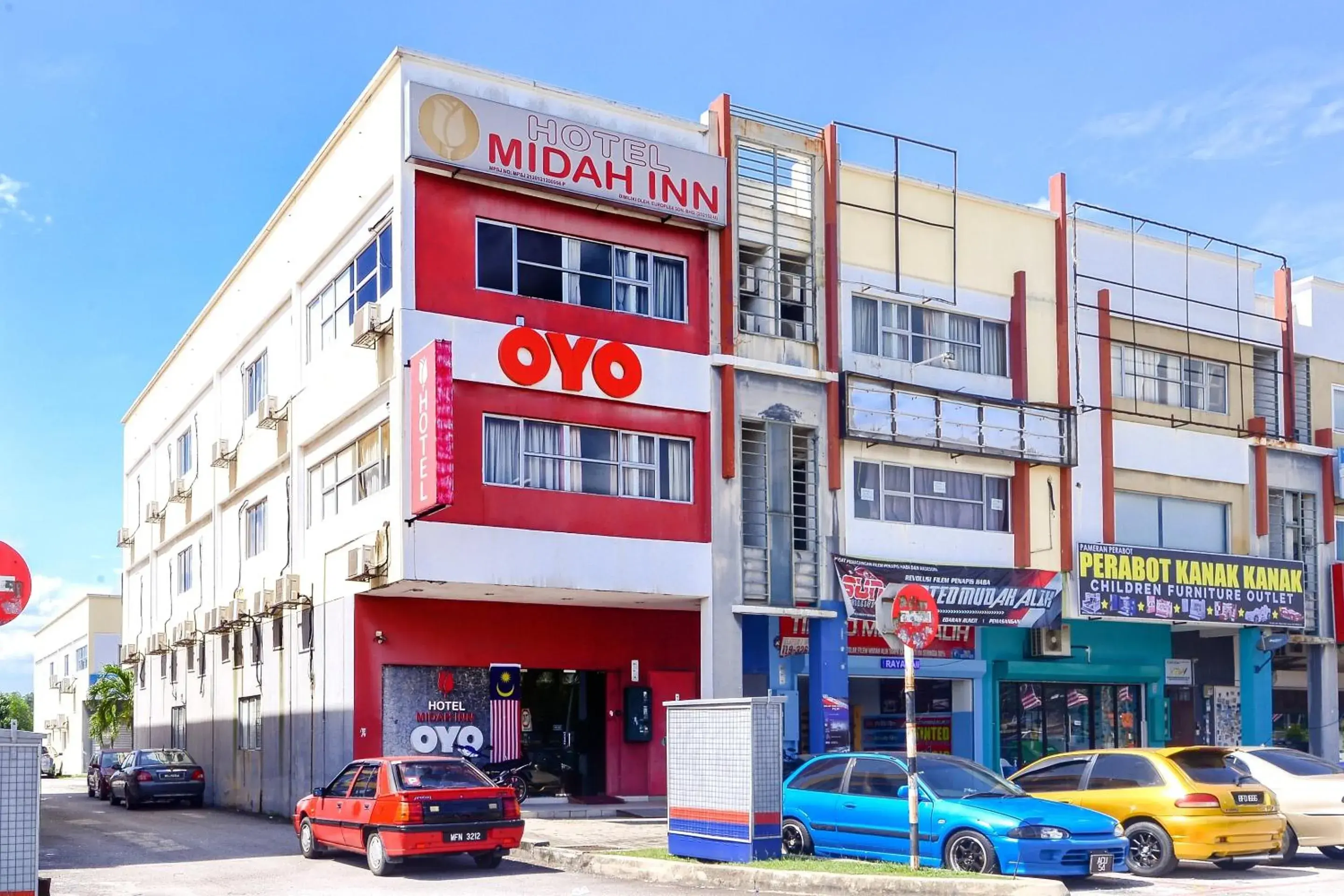 Facade/entrance, Property Building in OYO 502 Midah Inn Puchong