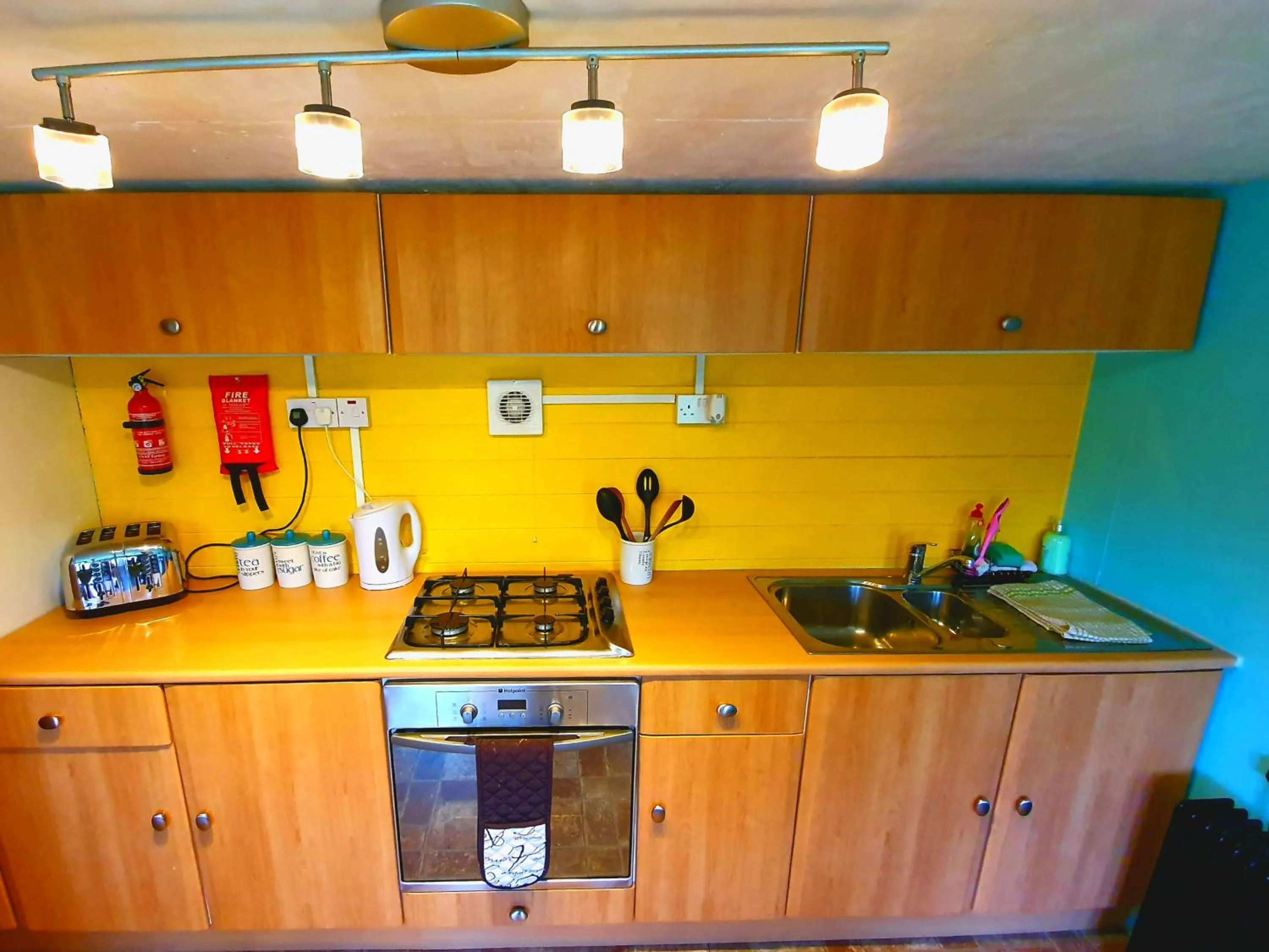 Coffee/tea facilities in Palm Cottage